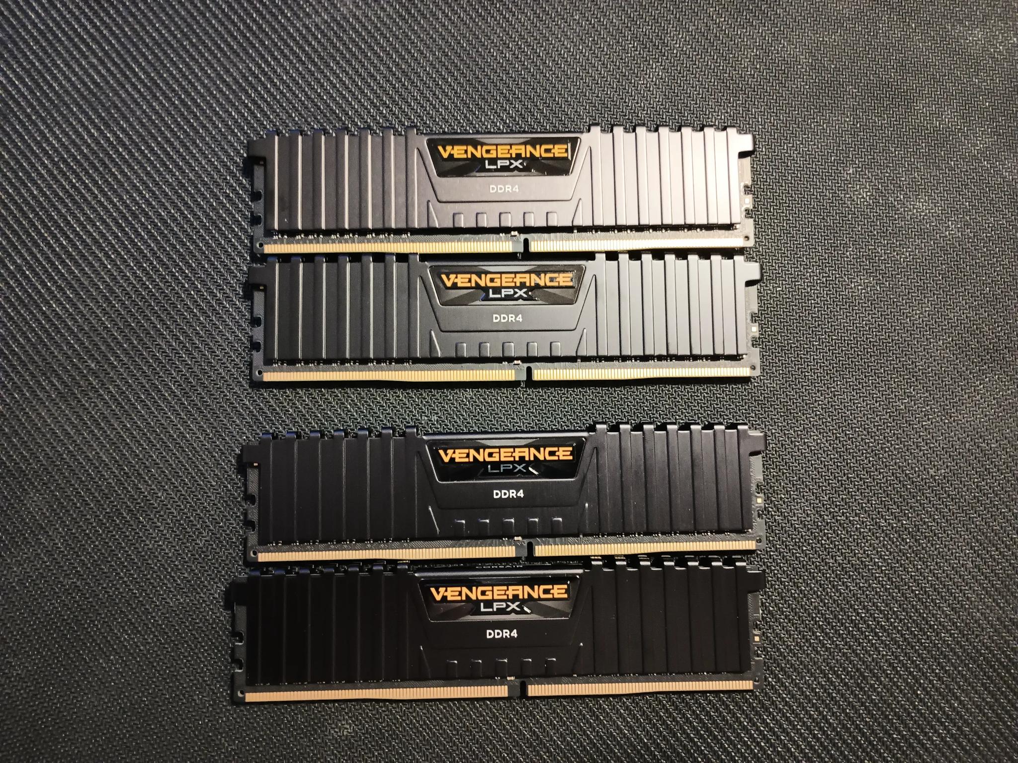 CORSAIR VENGEANCE LPX DDR4 RAM 32GB (4x8GB) 3200MHz CL16-18-18-36 (CMK16GX4M2B3200C16)