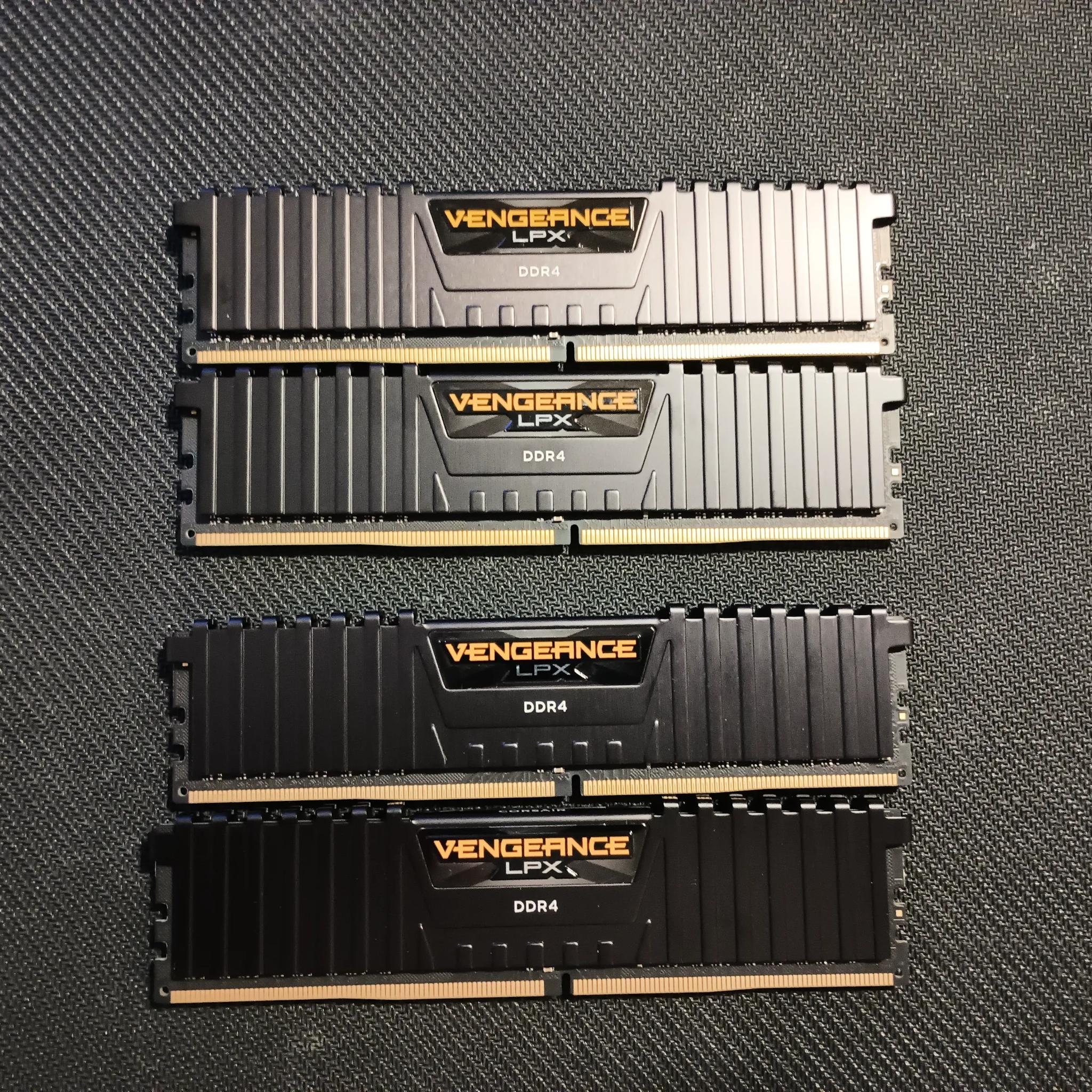 CORSAIR VENGEANCE LPX DDR4 RAM 32GB (4x8GB) 3200MHz CL16-18-18-36 (CMK16GX4M2B3200C16)