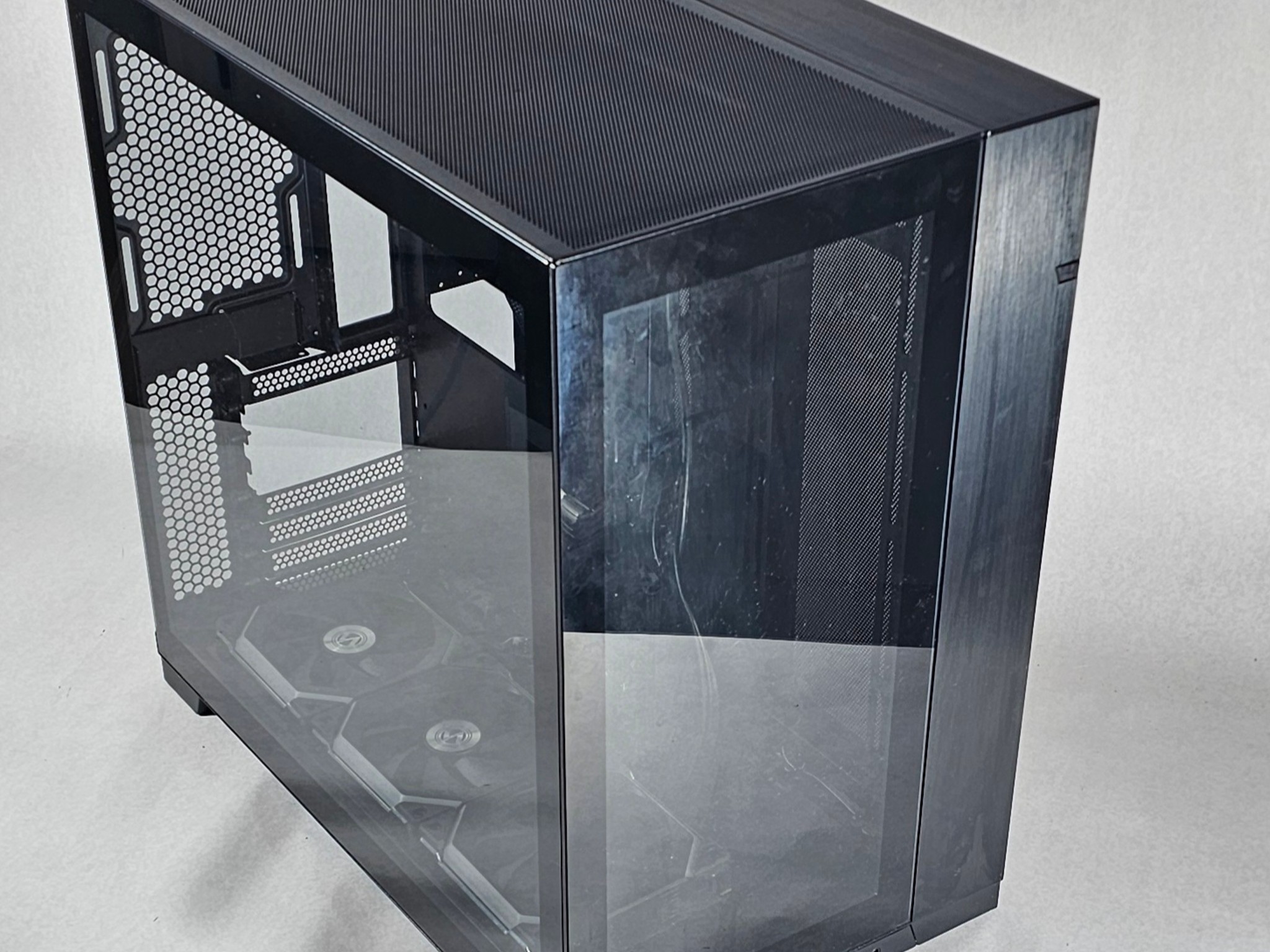 Lian Li PC Case 489 w\ Tempered Glass and 6 RGB Fans