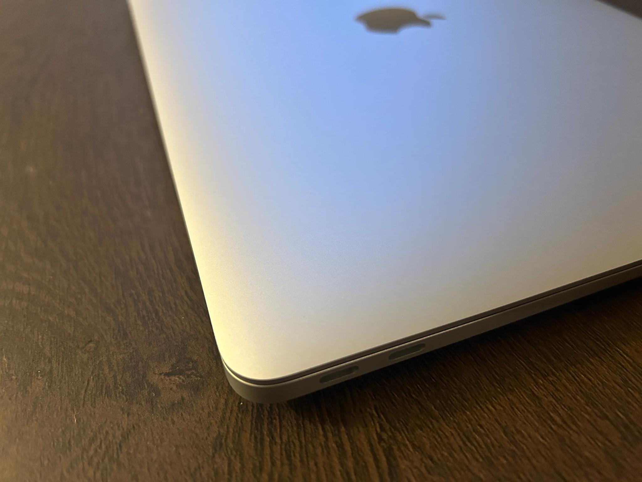 Macbook Air M1 13 in Silver, 8GB RAM, SSd 256GB