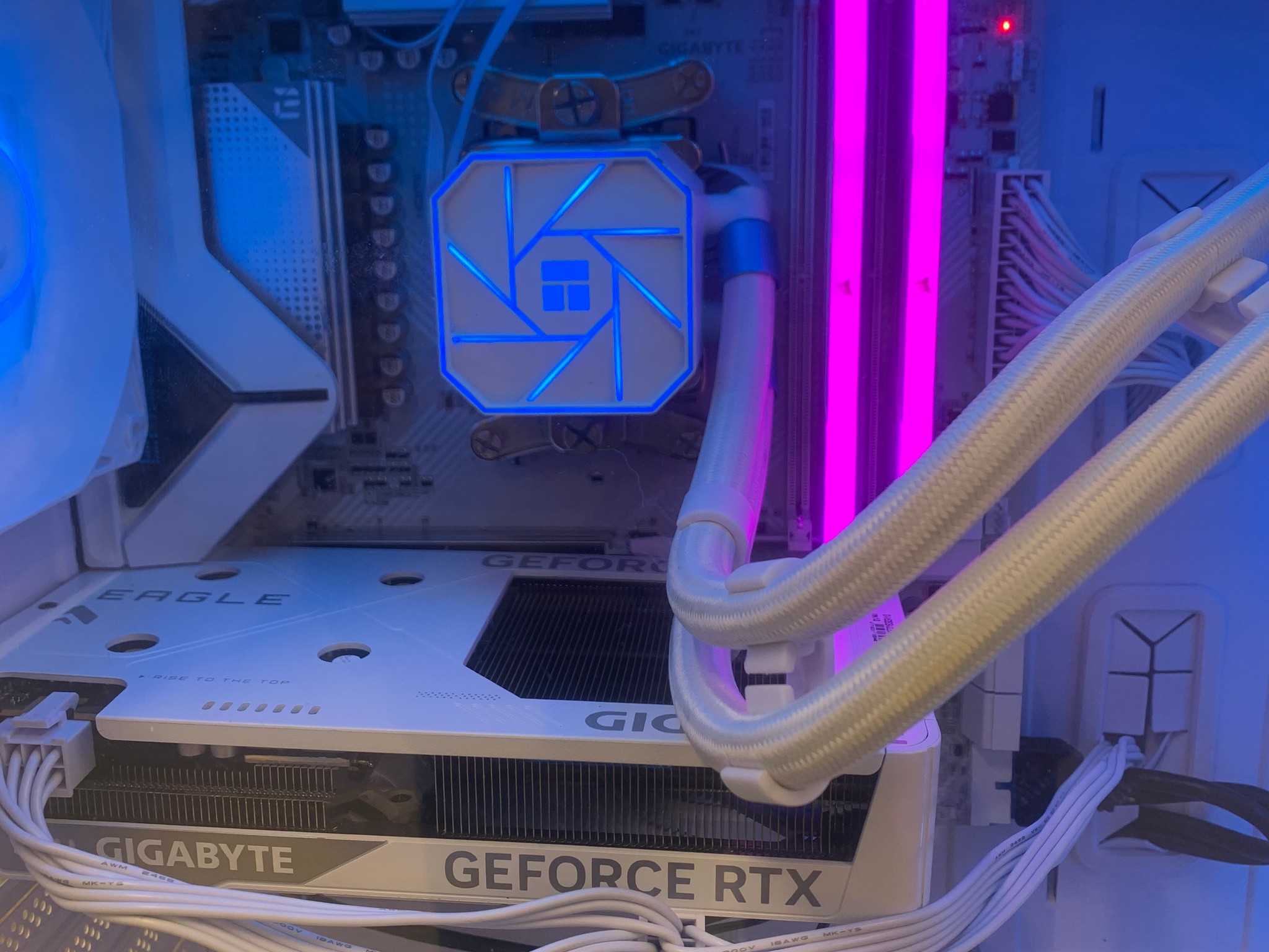 Christmas blast 9600X / RTX 5060 / 4 TB / 32 gb