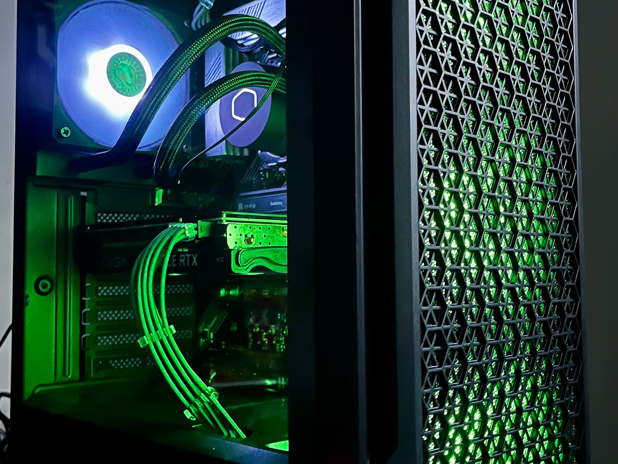 Mid - High End - EVGA 3060 XC- Ryzen 5600x - 1TB Nvme - 16gb DDR4 - AIO Cooler