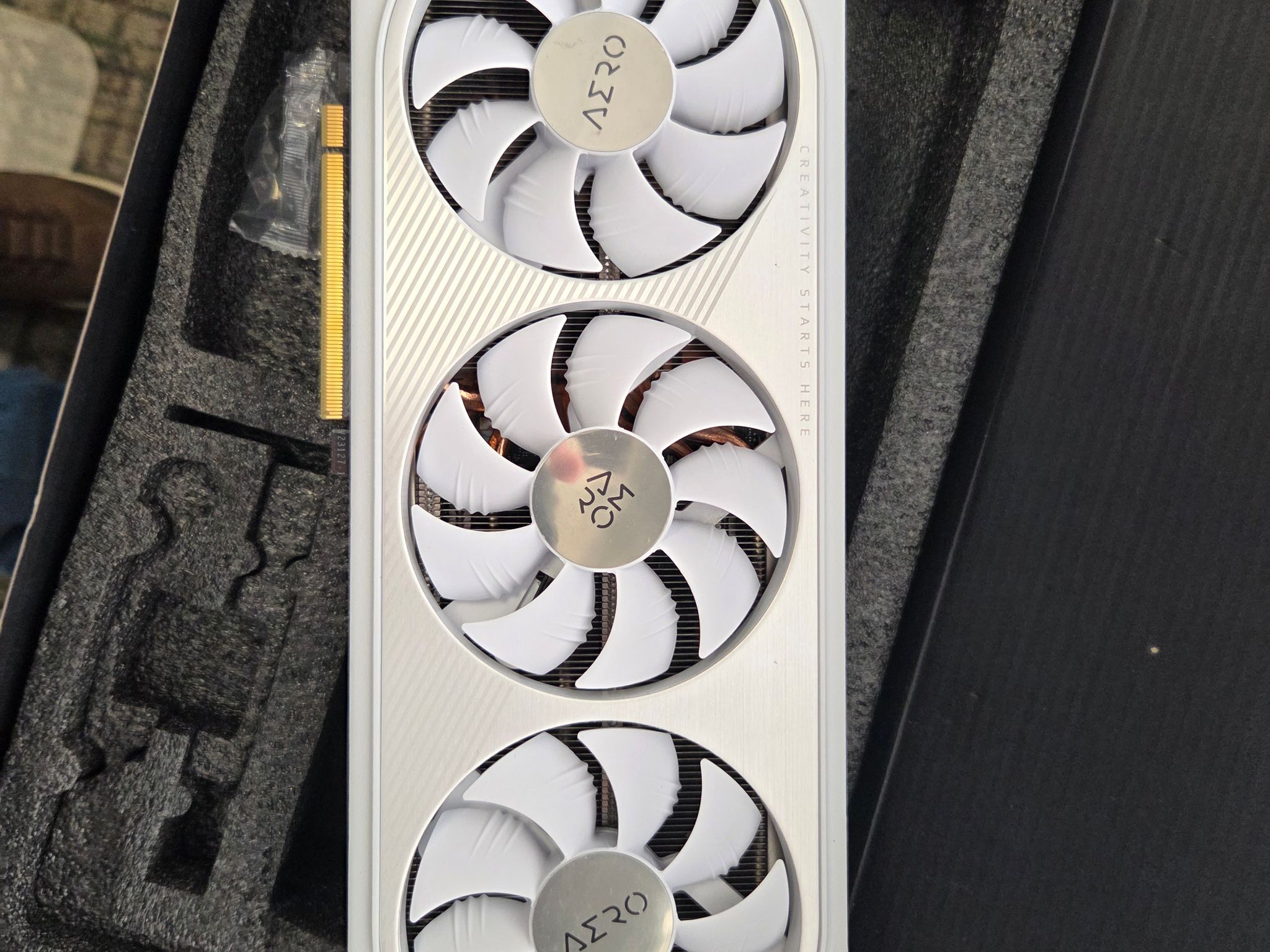GIGABYTE AERO OC GeForce RTX 4070 Ti SUPER