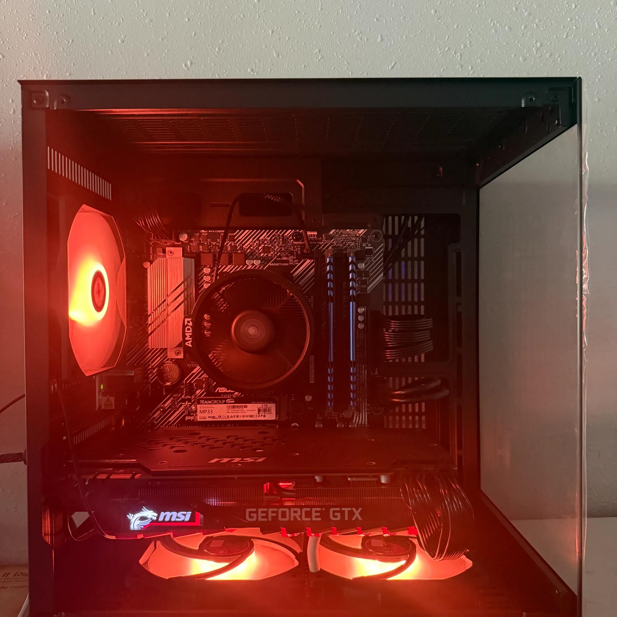 GTX 1080 Ti + Ryzen 5 5500 - 32GB RAM - 1TB NVMe - Windows 11 Pro