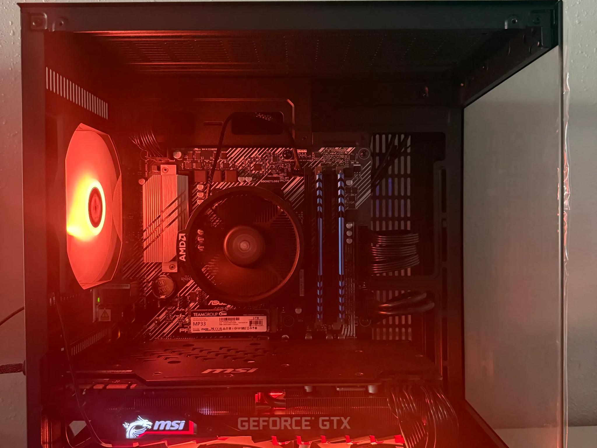 GTX 1080 Ti + Ryzen 5 5500 - 32GB RAM - 1TB NVMe - Windows 11 Pro