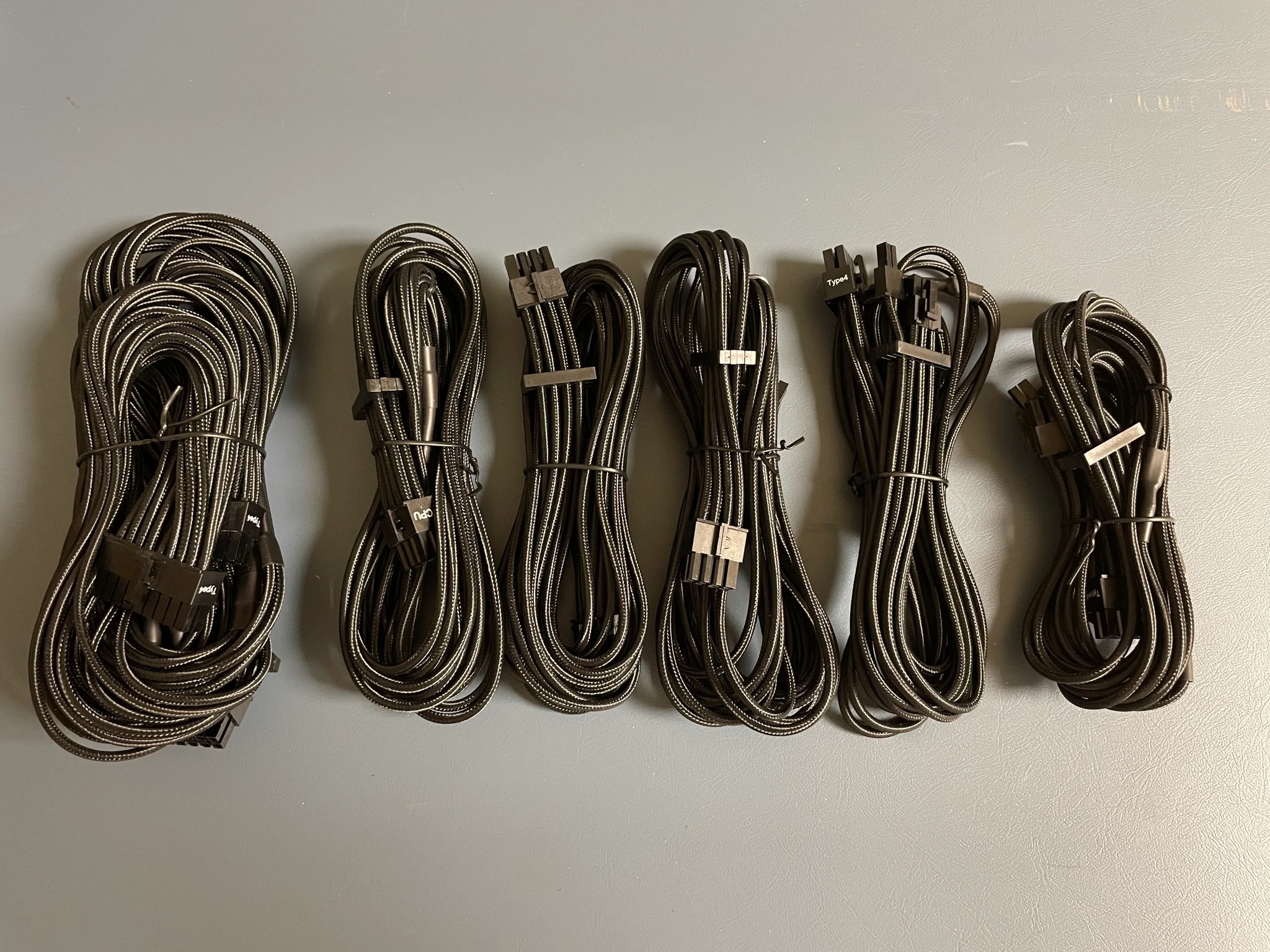 LIKE NEW! Corsair RM850e + Sleeved Cables