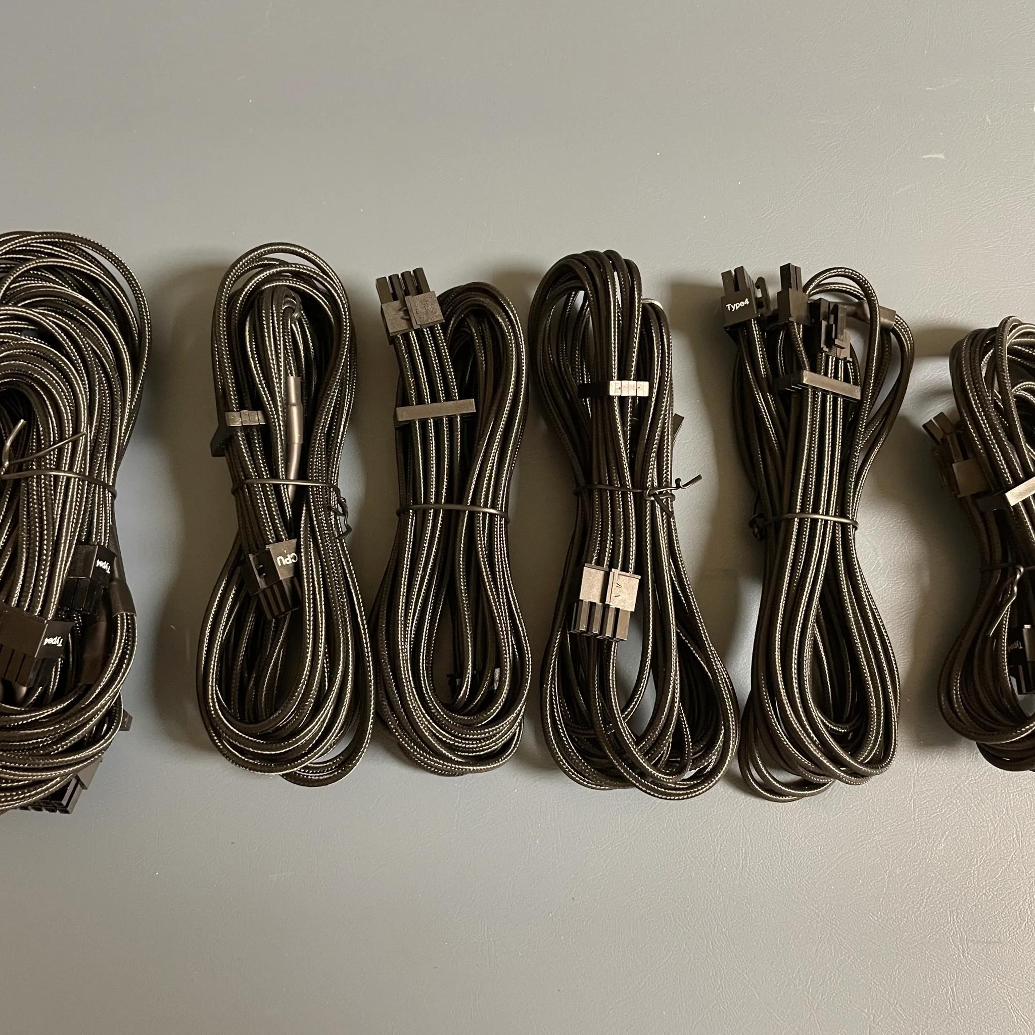LIKE NEW! Corsair RM850e + Sleeved Cables