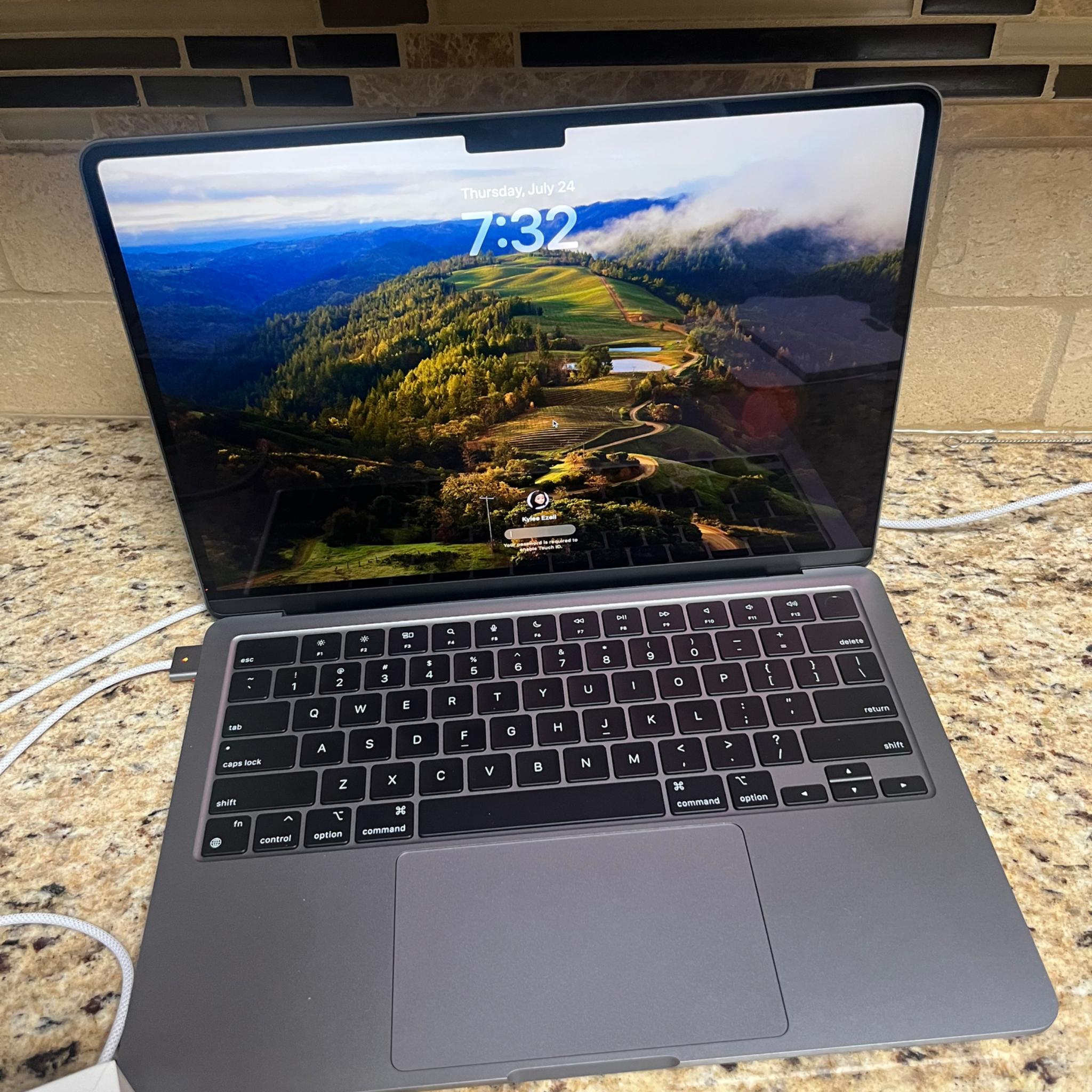 Apple 2022 MacBook Air Laptop with M2 chip, 13.6-inch Liquid Retina Display, 8GB RAM, 256GB SSD