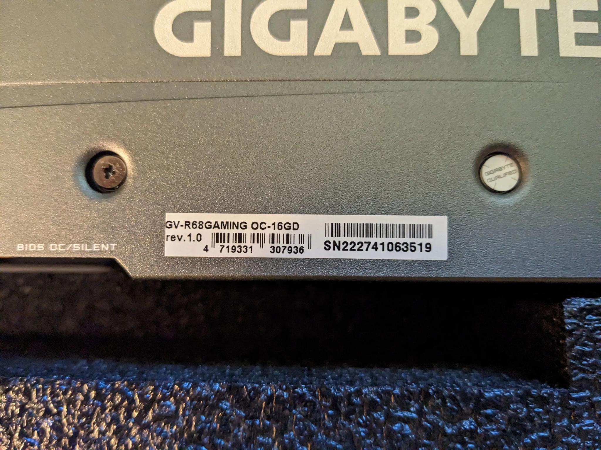 2 MONTH USED Gigabyte Radeon RX 6800 OC 16 GB