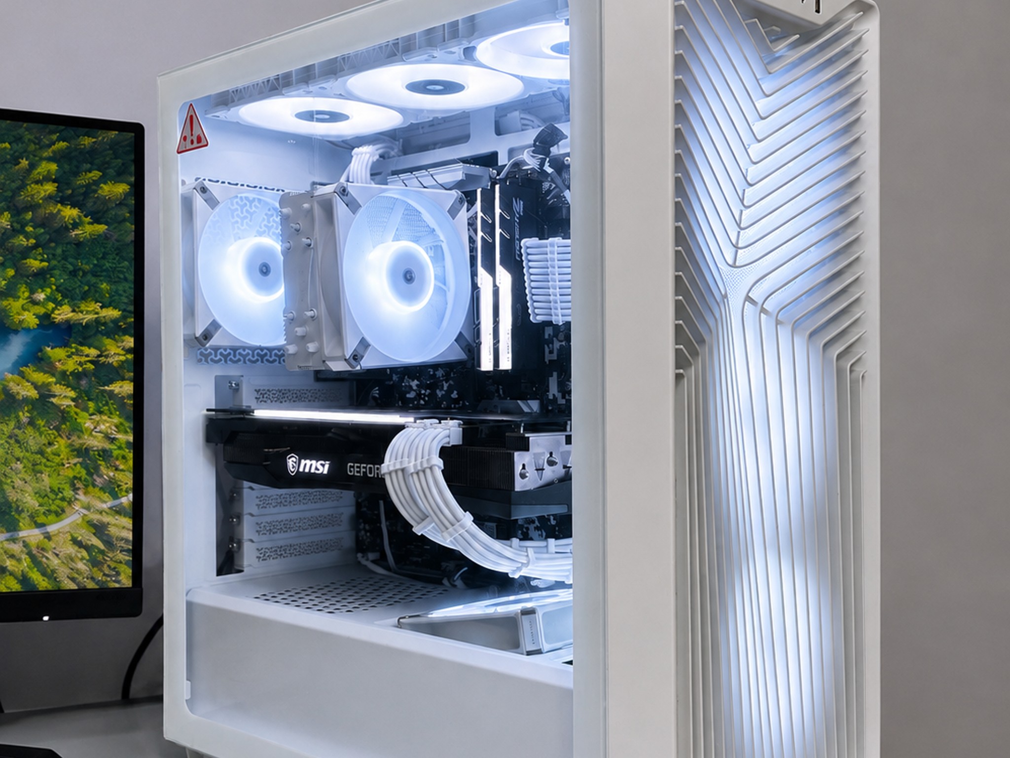 GeForce RTX 3070 Ti/ Ryzen 7 3800X/16gb ram/ 1tbssd nvme