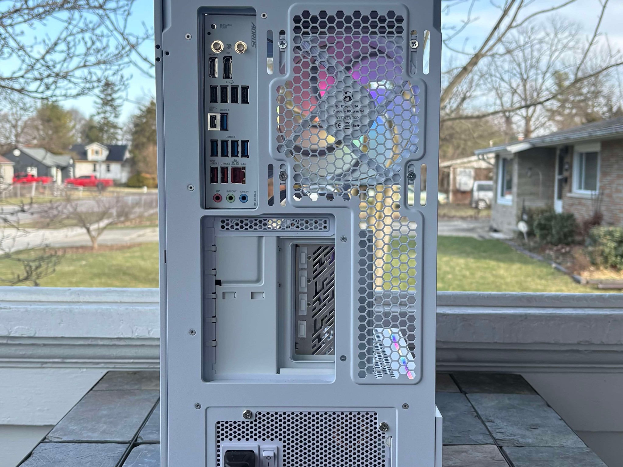 Black Cat Customs – Arctic Fang | Ryzen 7 7700X + 9070XT ❄️