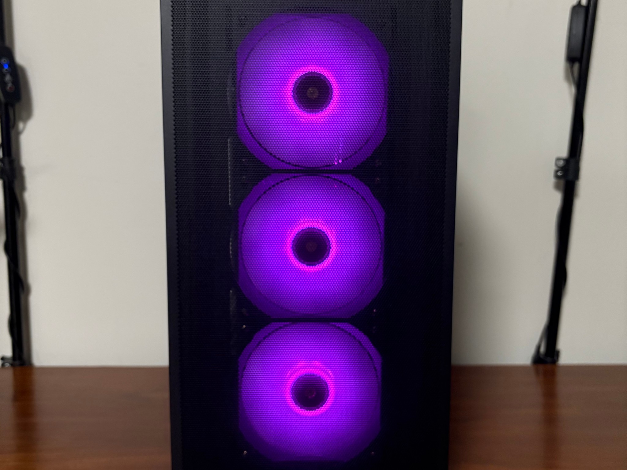 RTX 5070 Ti | Ryzen 7 7800X3D | 32GB DDR5 | 2TB NVMe | 750W PSU | 360mm AIO | ATX Case