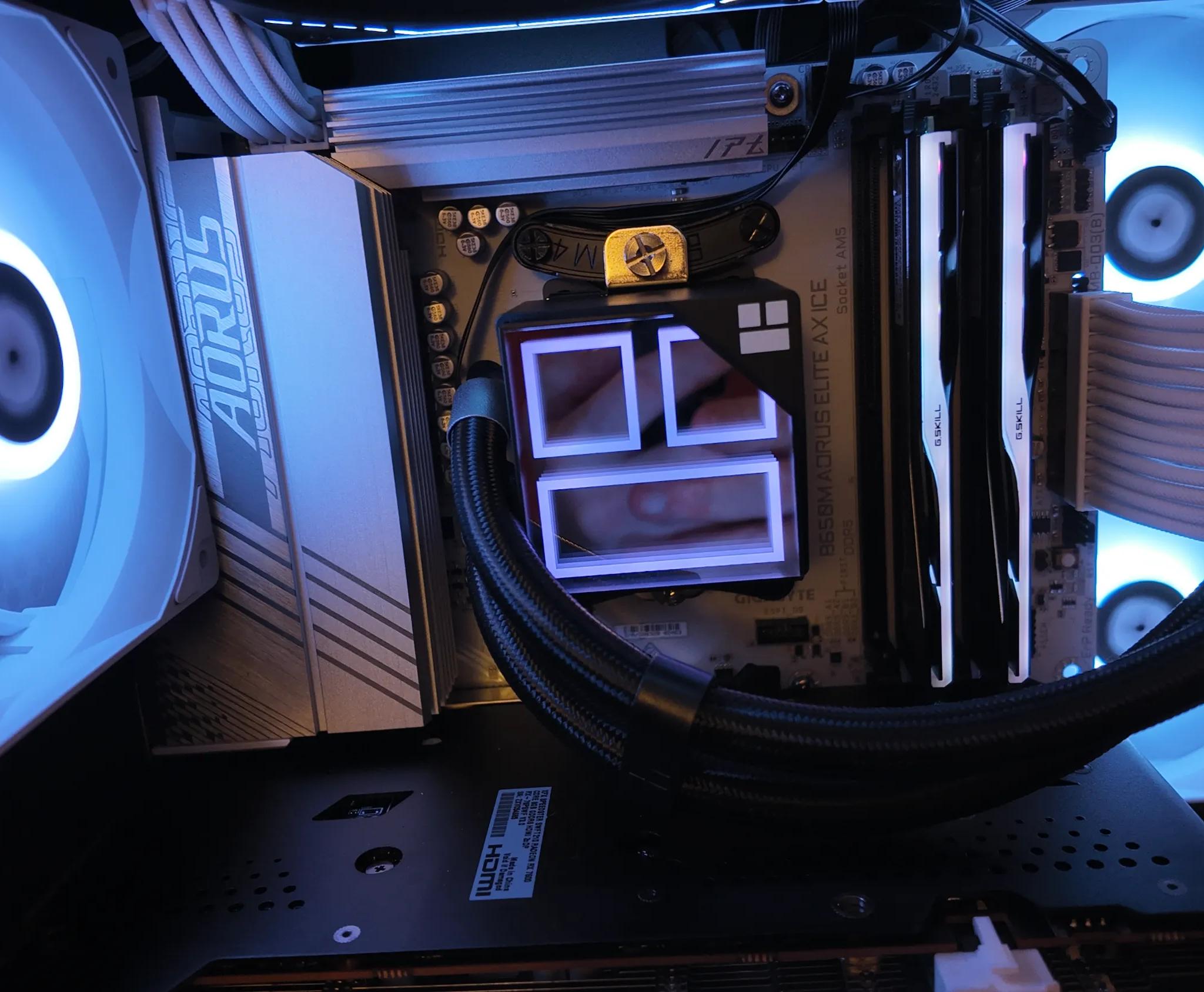 Micro ATX Gaming PC Ryzen 7 7800X3D XFX Radeon 7600 G.Skill 48gb 6400MT 1TB SSD