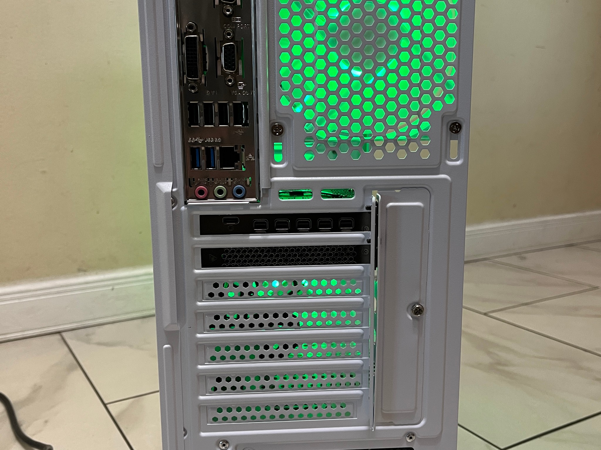 🟠🔥 Intel i5-6600, AMD W5700 8GB, 12GB RAM,  500 GB SSD, High Performance RGB Gaming PC 🖥️🟢