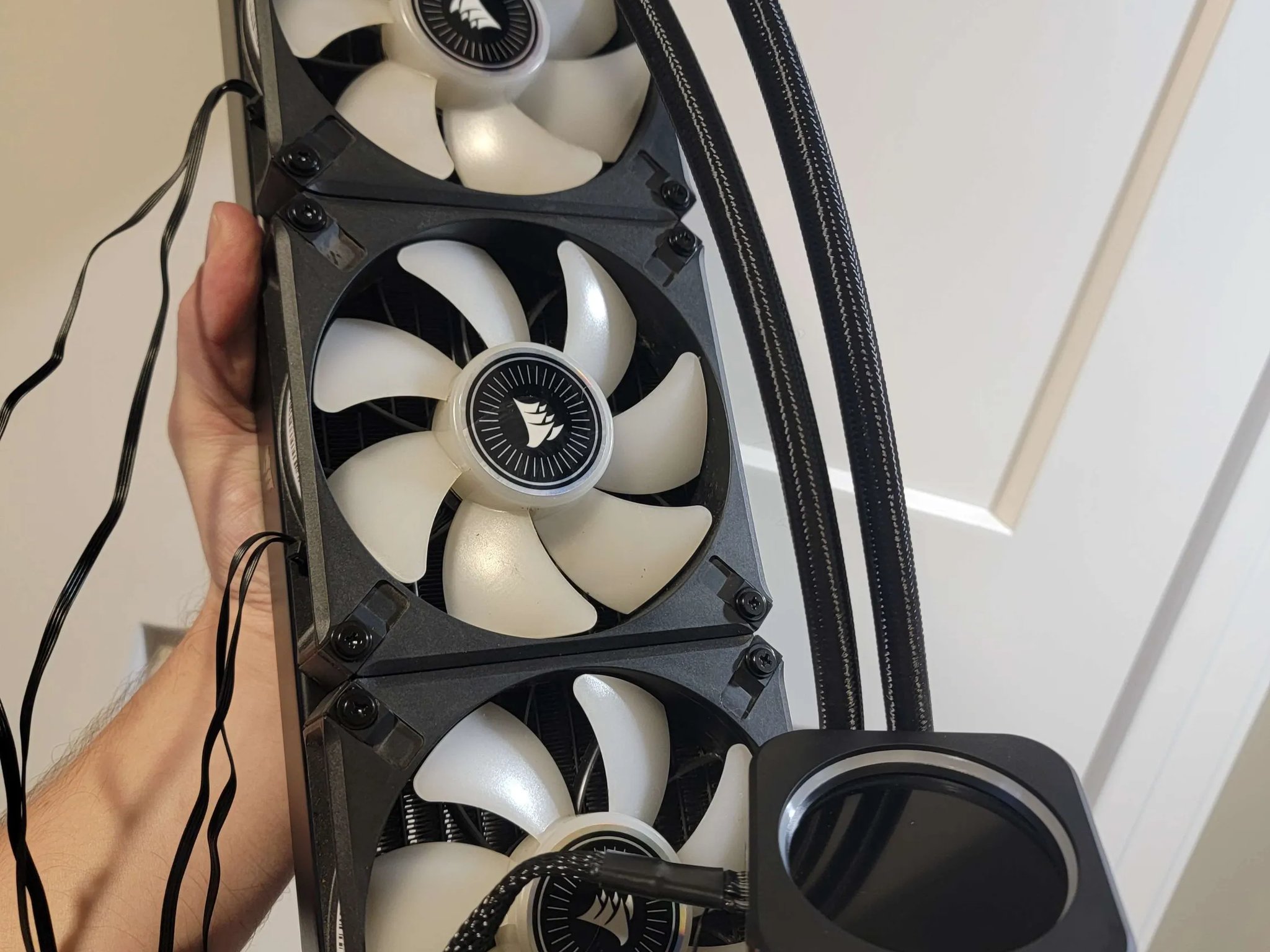 CORSAIR iCUE H150i Elite LCD Liquid CPU Cooler