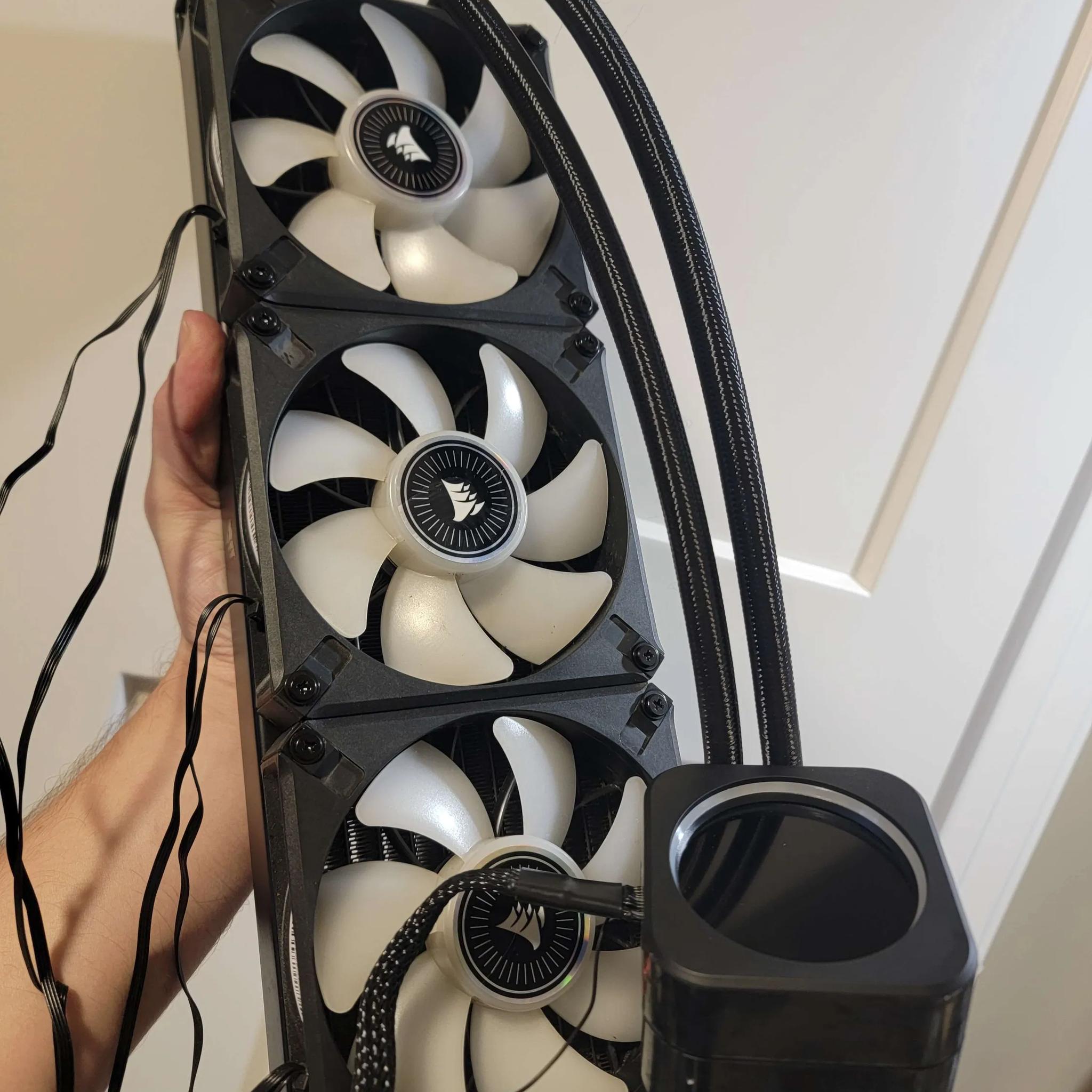 CORSAIR iCUE H150i Elite LCD Liquid CPU Cooler