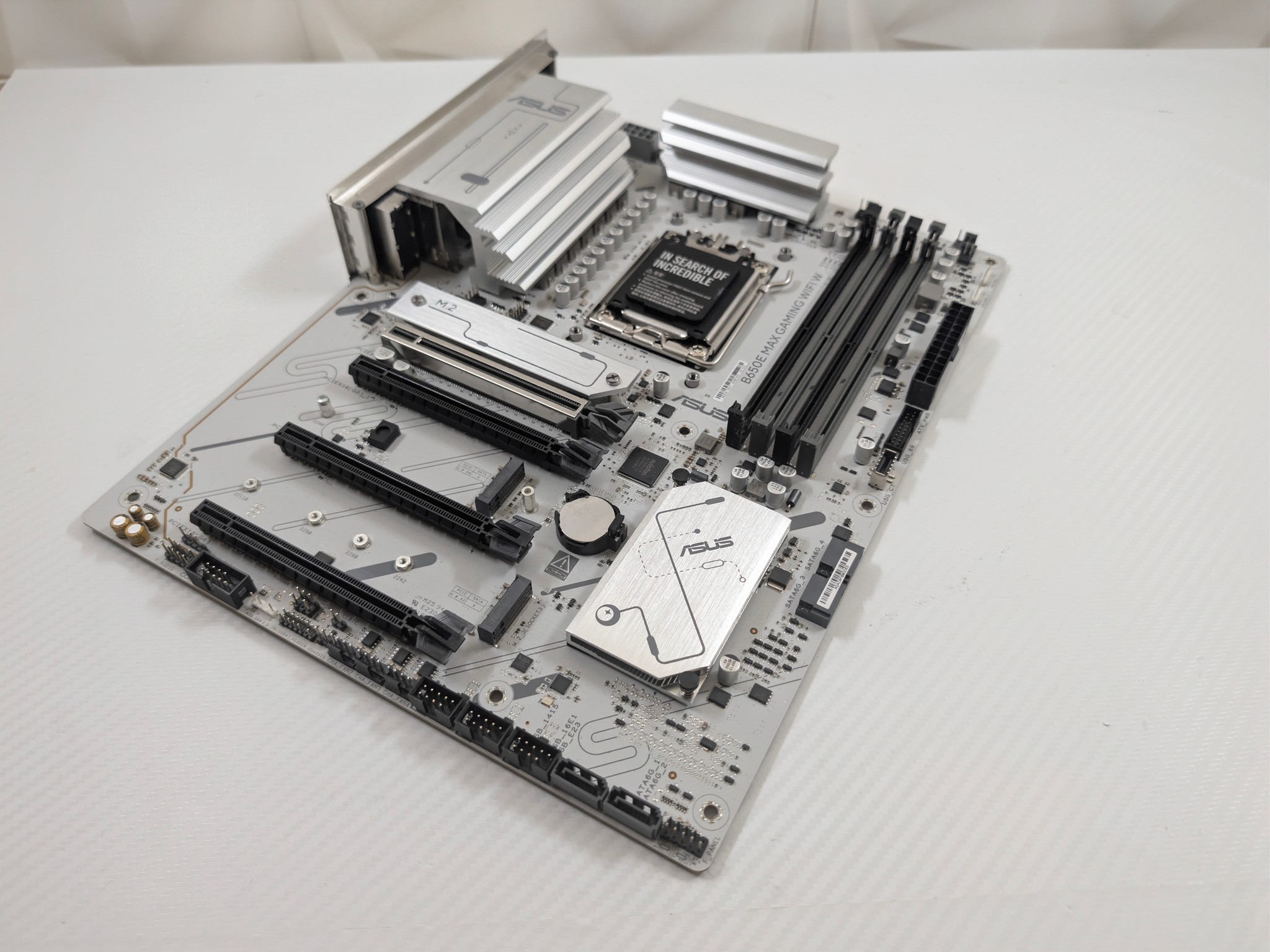 ASUS B650E MAX GAMING WIFI W