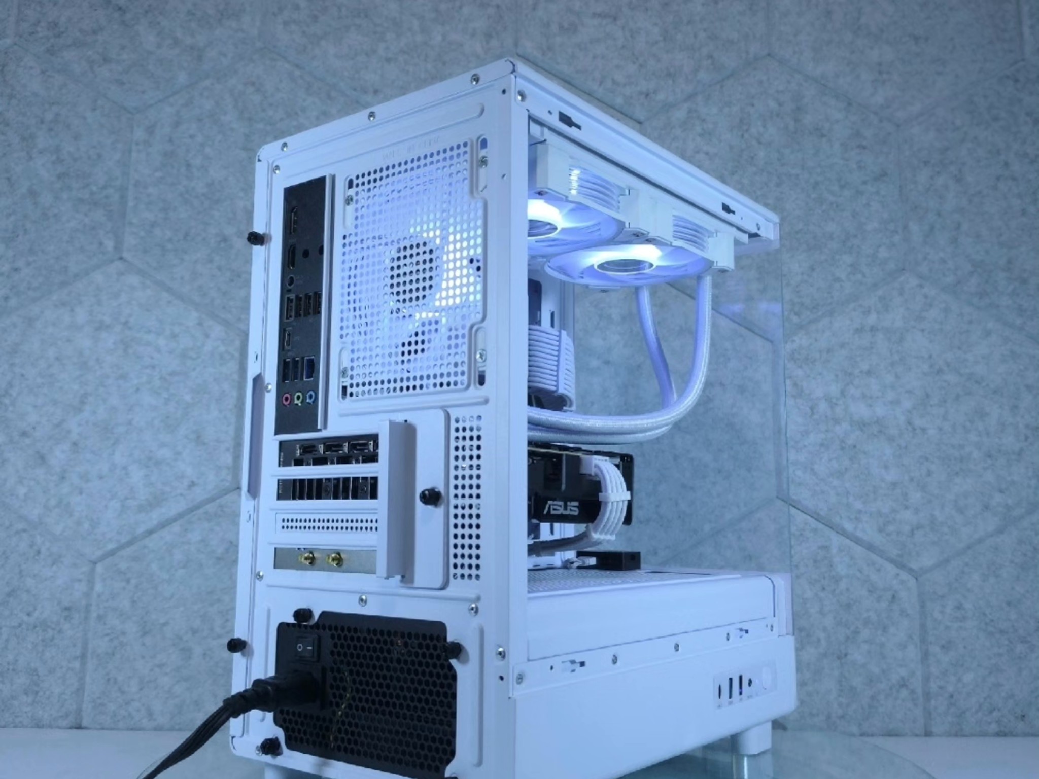 RTX 5060 Ti 🤍 Ryzen 5 7500F