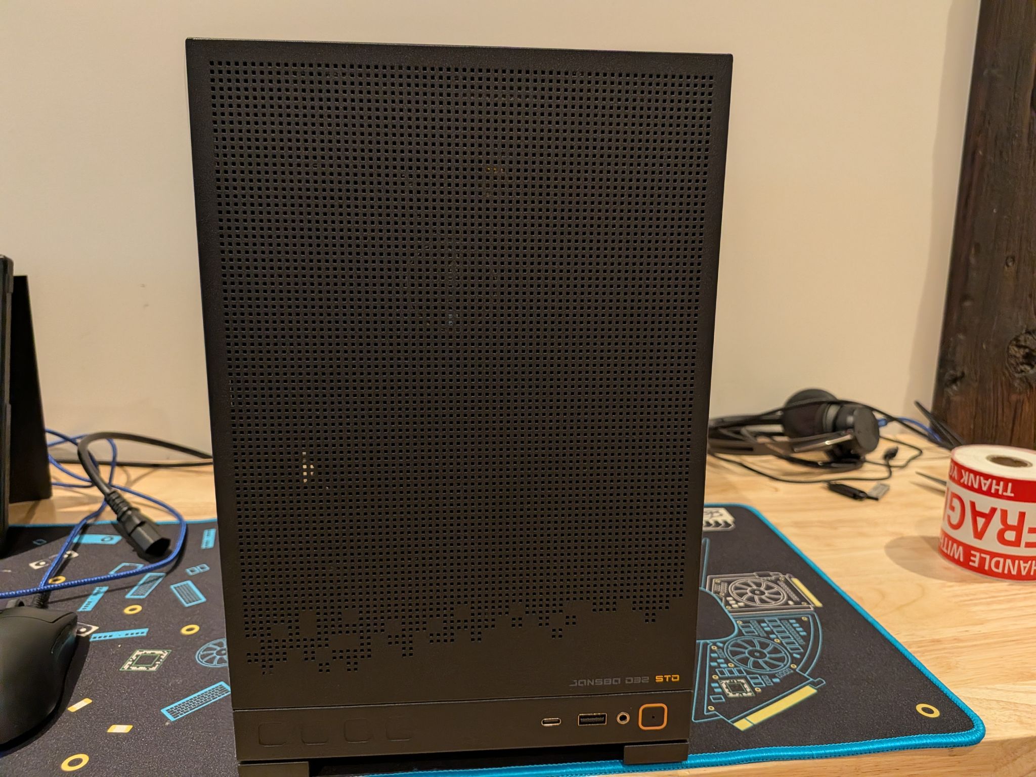 4K Powerhouse - RTX 5070 Ti, Core Ultra 7 265F, 32 GB DDR5, 1 TB Gen 4 NVME, Liquid Cooled, RGB