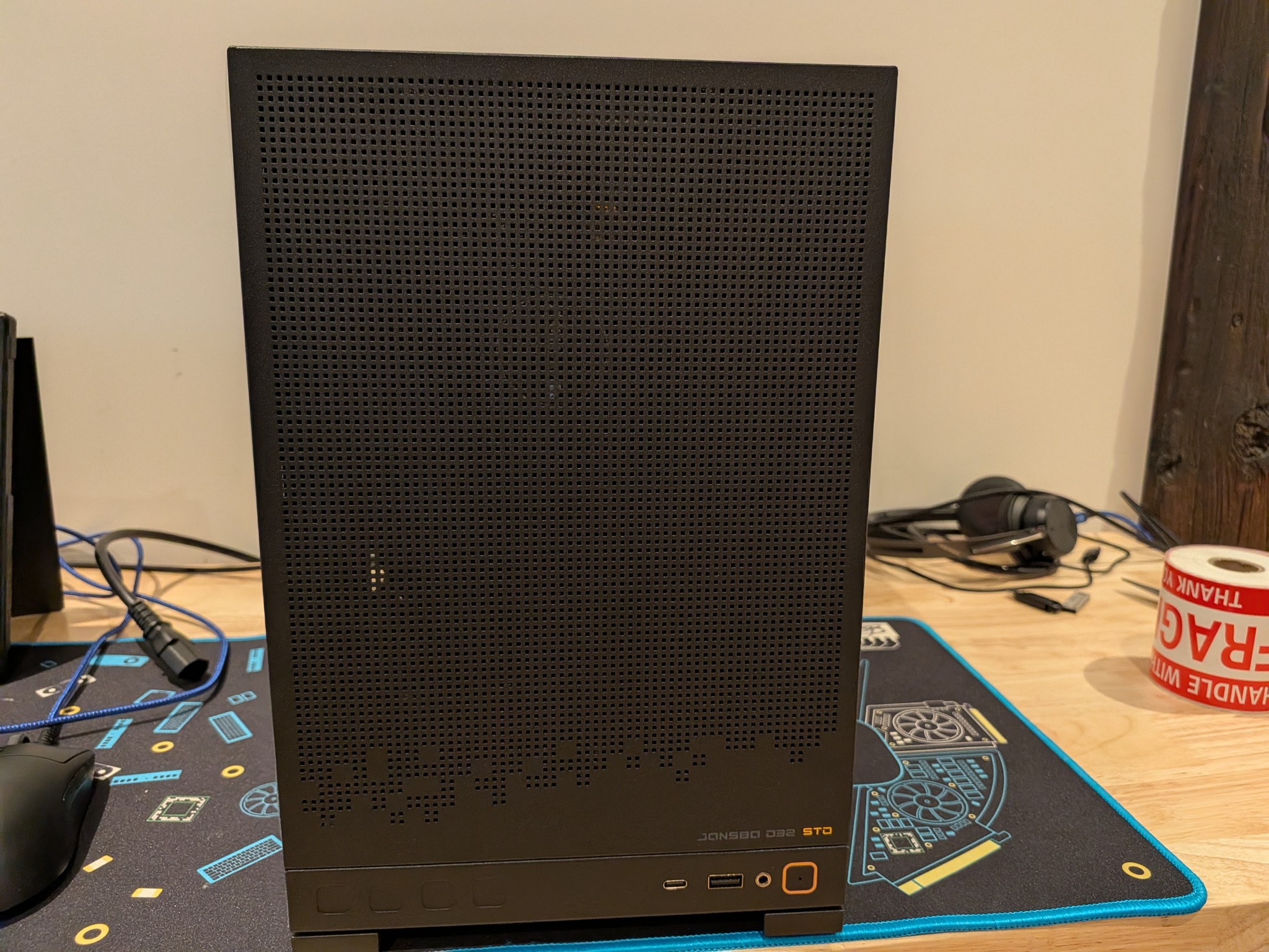 4K Powerhouse - RTX 5070 Ti, Core Ultra 7 265F, 32 GB DDR5, 1 TB Gen 4 NVME, Liquid Cooled, RGB