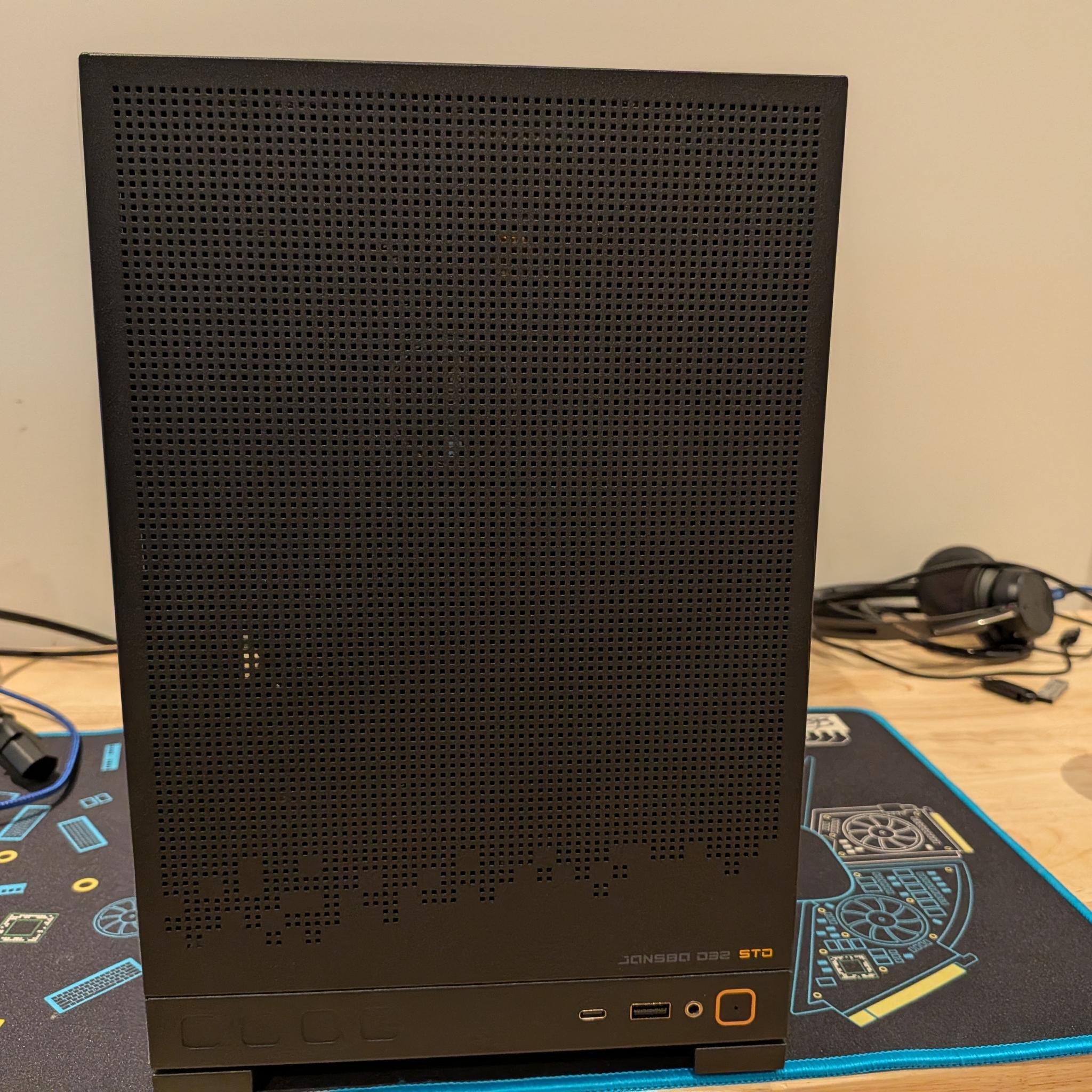 4K Powerhouse - RTX 5070 Ti, Core Ultra 7 265F, 32 GB DDR5, 1 TB Gen 4 NVME, Liquid Cooled, RGB
