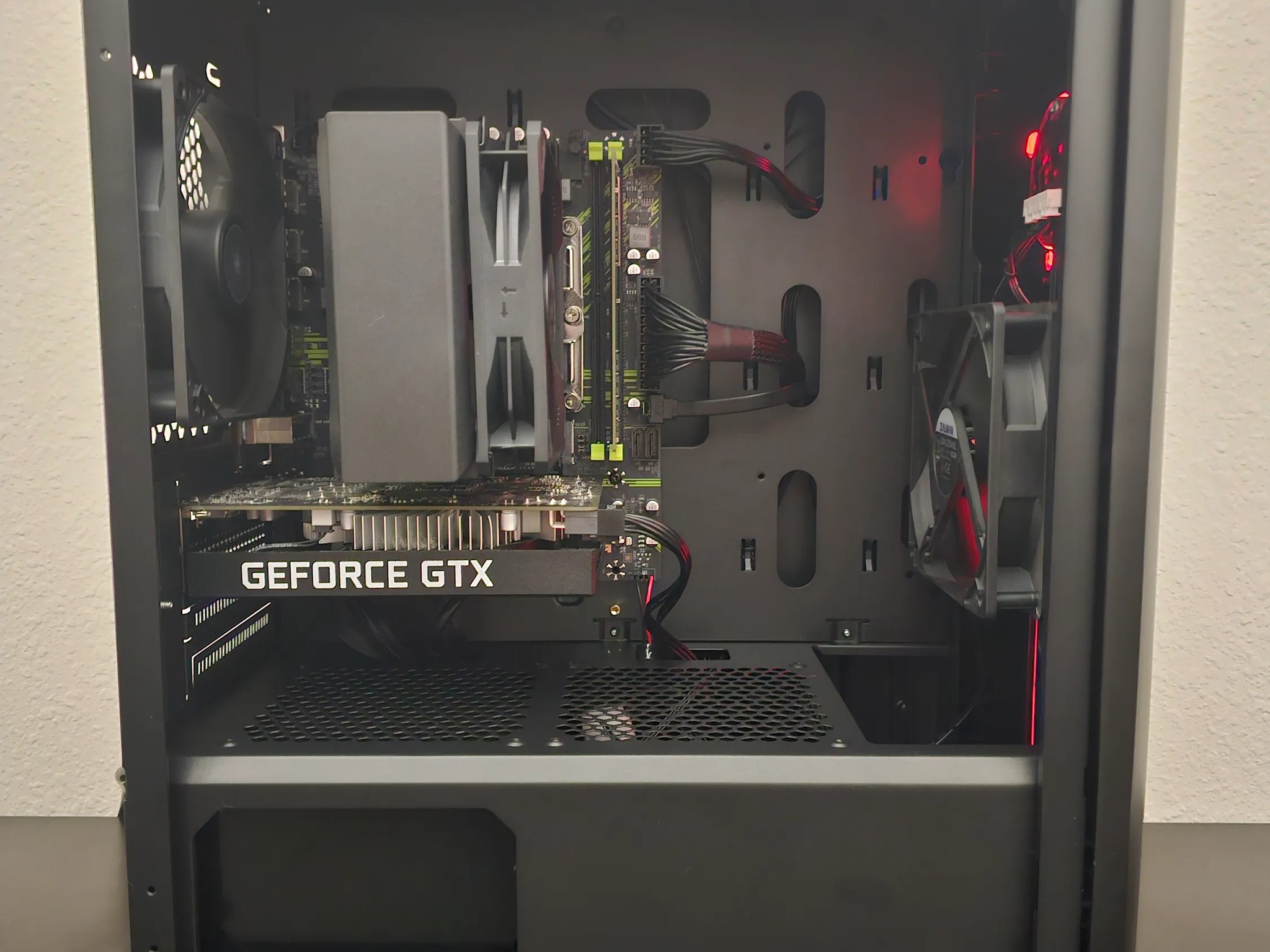 Starter PC // Xeon 10-Core // GTX 1650 SUPER // 16GB DDR4 // 512GB SSD