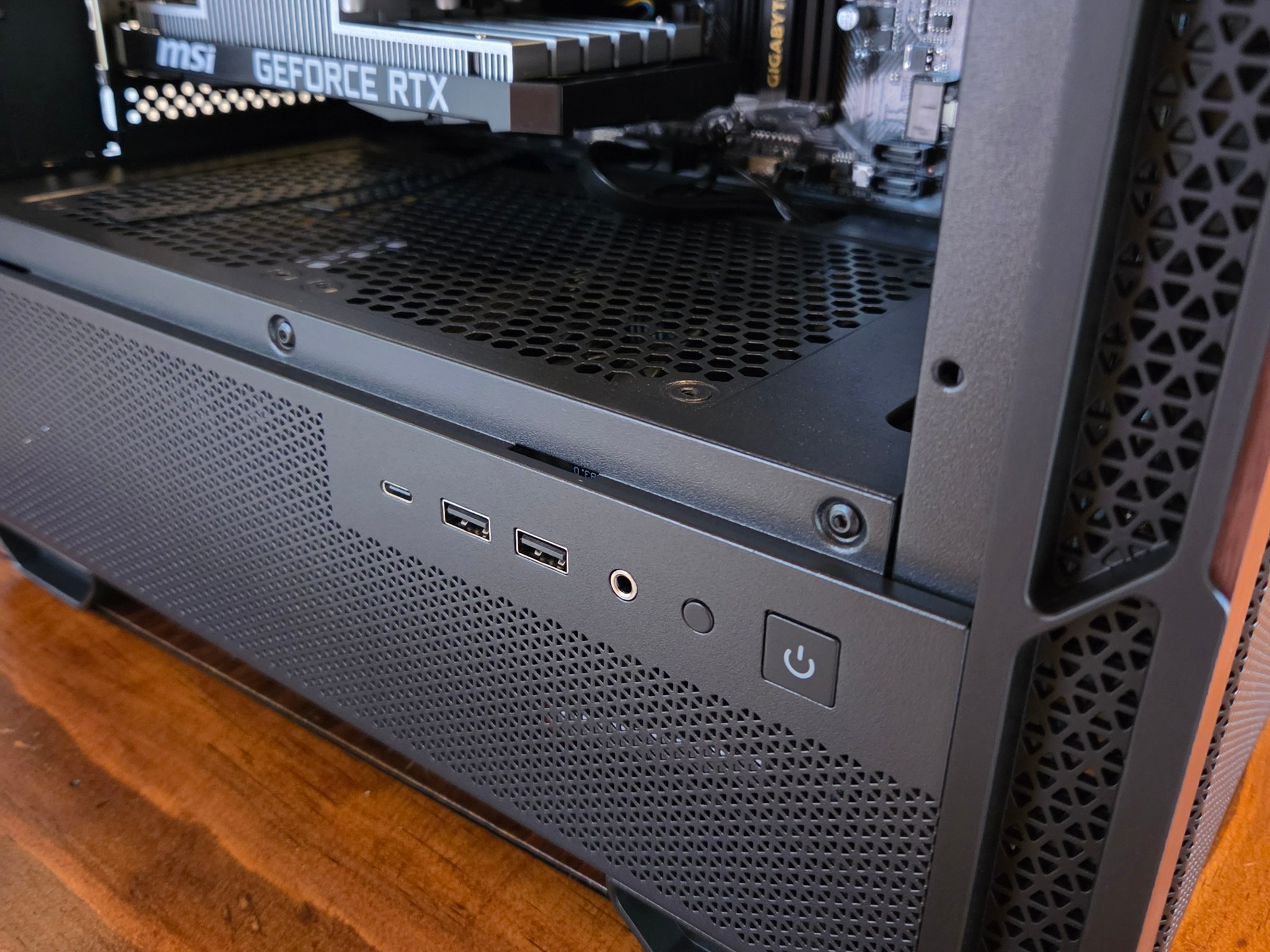 Classy and Capable Ryzen 5 5500/RTX 3050 6GB - 16GB RAM - 512GB - Windows 11