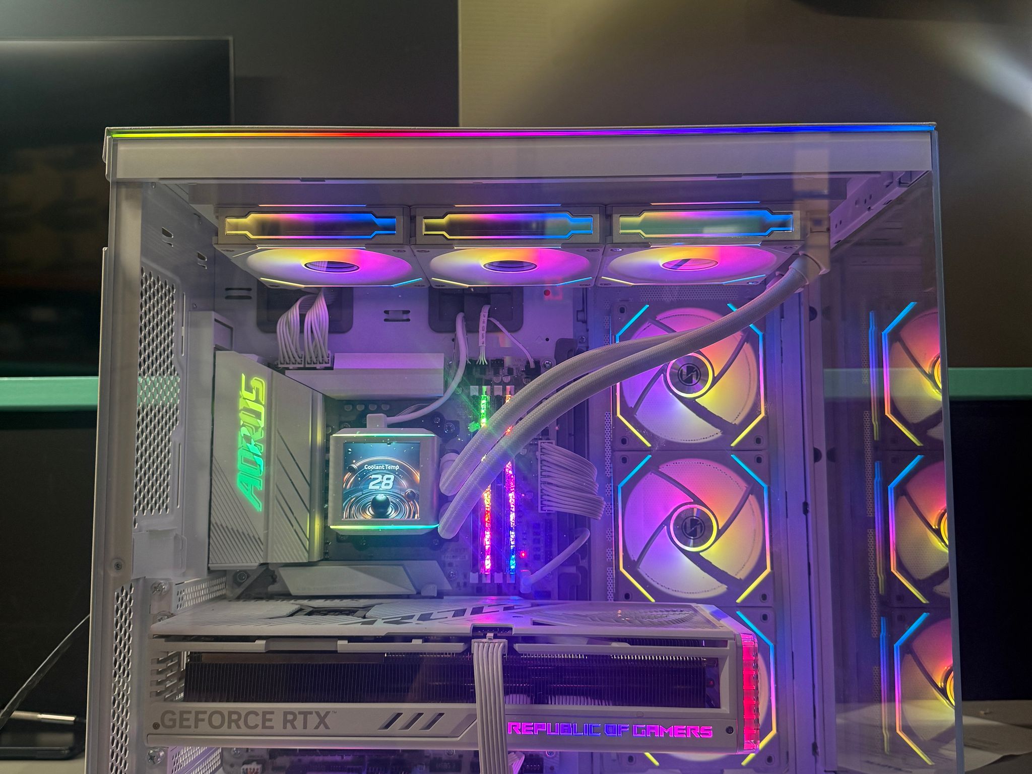 White RTX 4090 Gaming PC | Ryzen 9 7950X3D | 32GB DDR5 | 2TB SSD