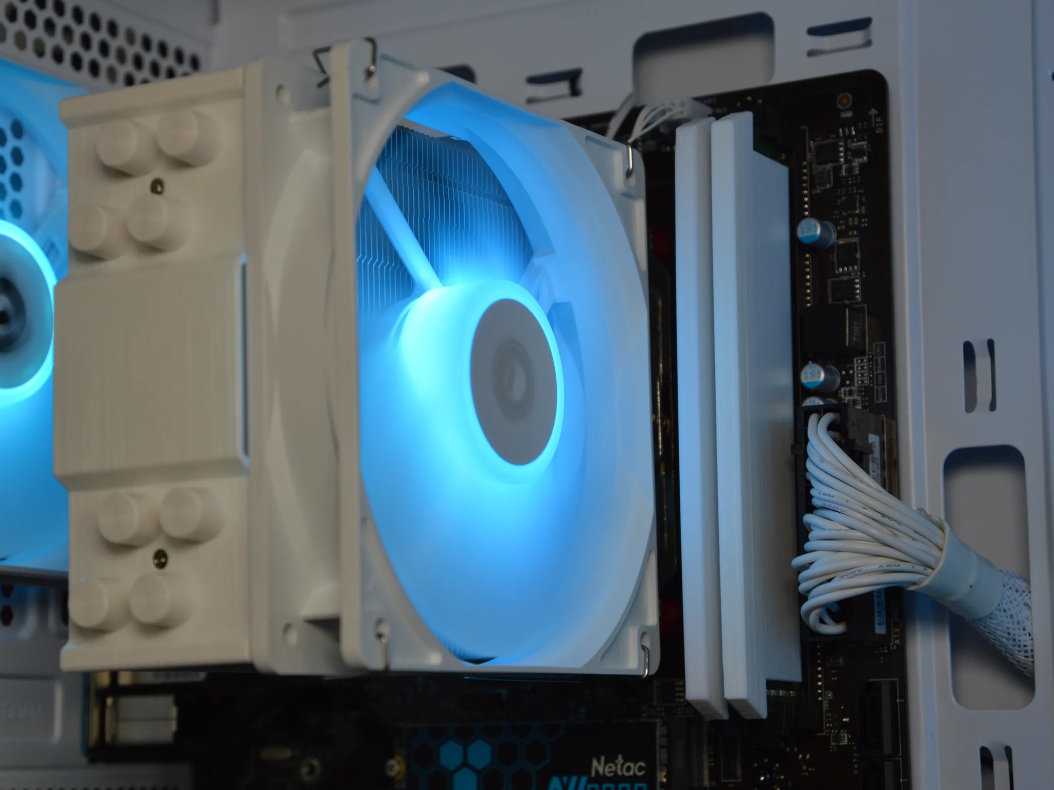 ❄️❄️| RX 6650XT 8GB | RYZEN 5 3600 | 16GB DDR4 RAM | 1TB NVME SSD | Icy Snow |