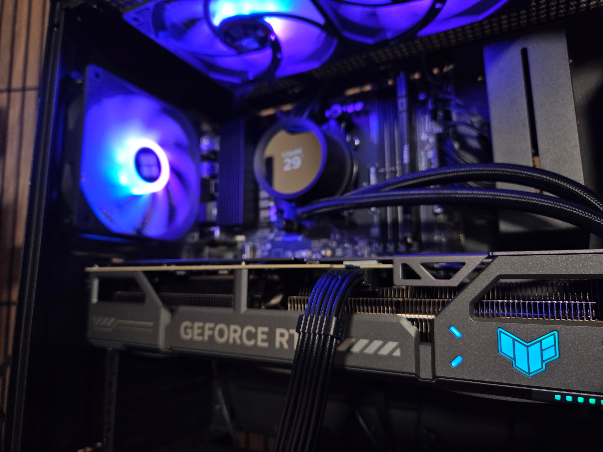 RTX 5070 12GB | 7500X3D | DDR5 | 1Tb NVME  | Windows 11 | WIFI | 850W GOLD