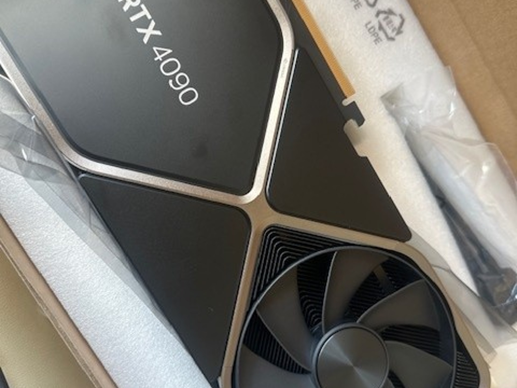 GeForce RTX 4090 Founders Edition Dual Fan 24GB GDDR6X PCIe 4.0 Graphics Card