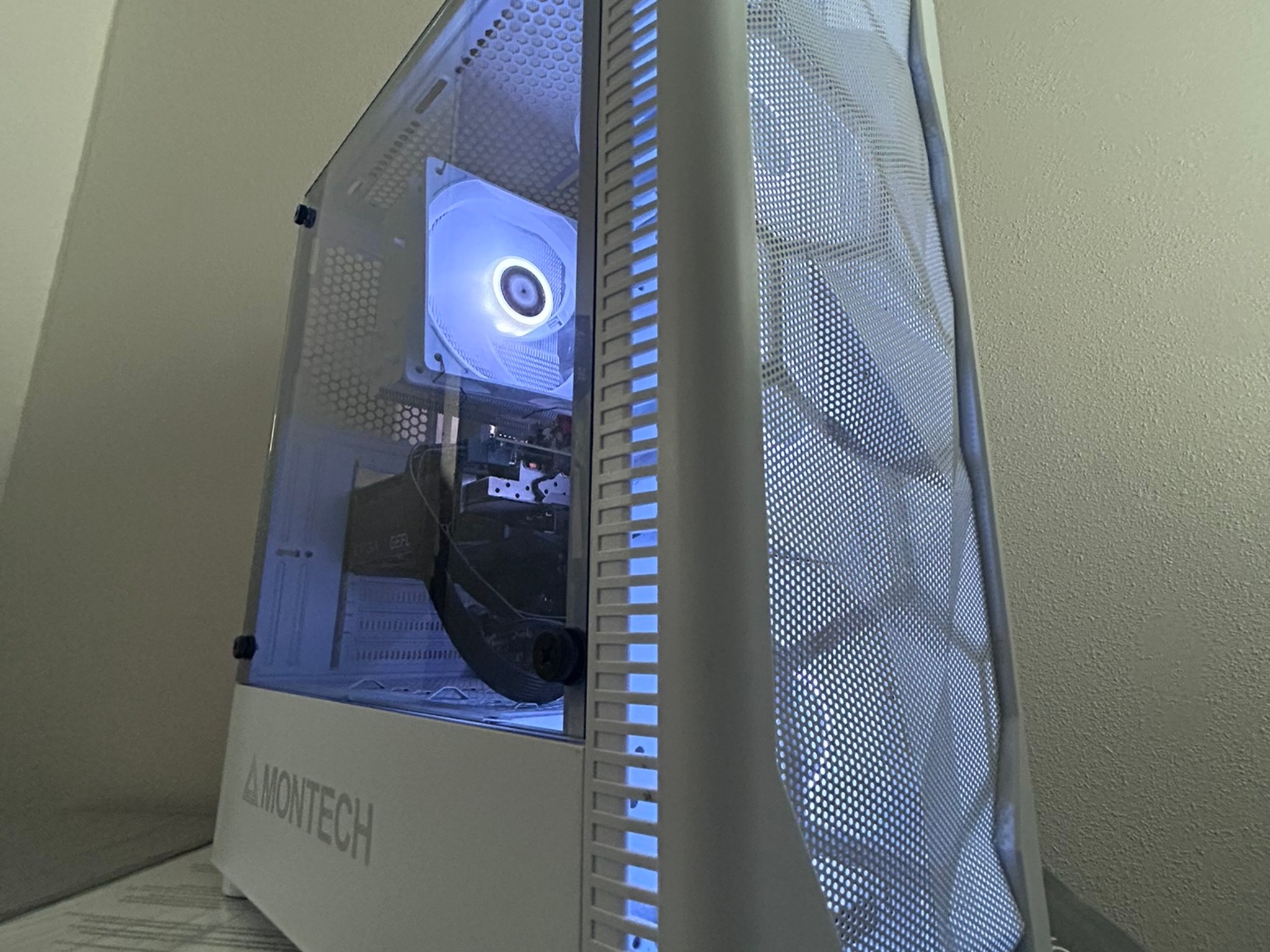 ❄️Snow|| Mid Tier Gaming PC⚔️ RTX 2060 6GB ⚔ Ryzen 2200g⚔️16GB DDR4 ⚔️1TB