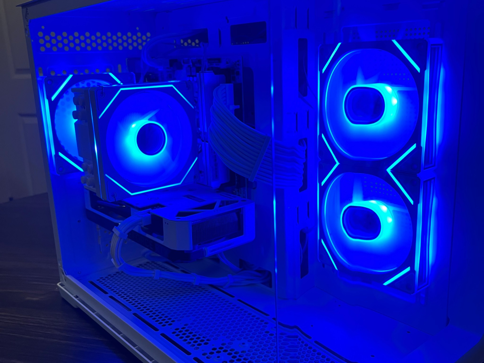 All white gaming pc with |RTX 4060 oc|ryzen 5 5600| 32gb ddr4 3200mhz