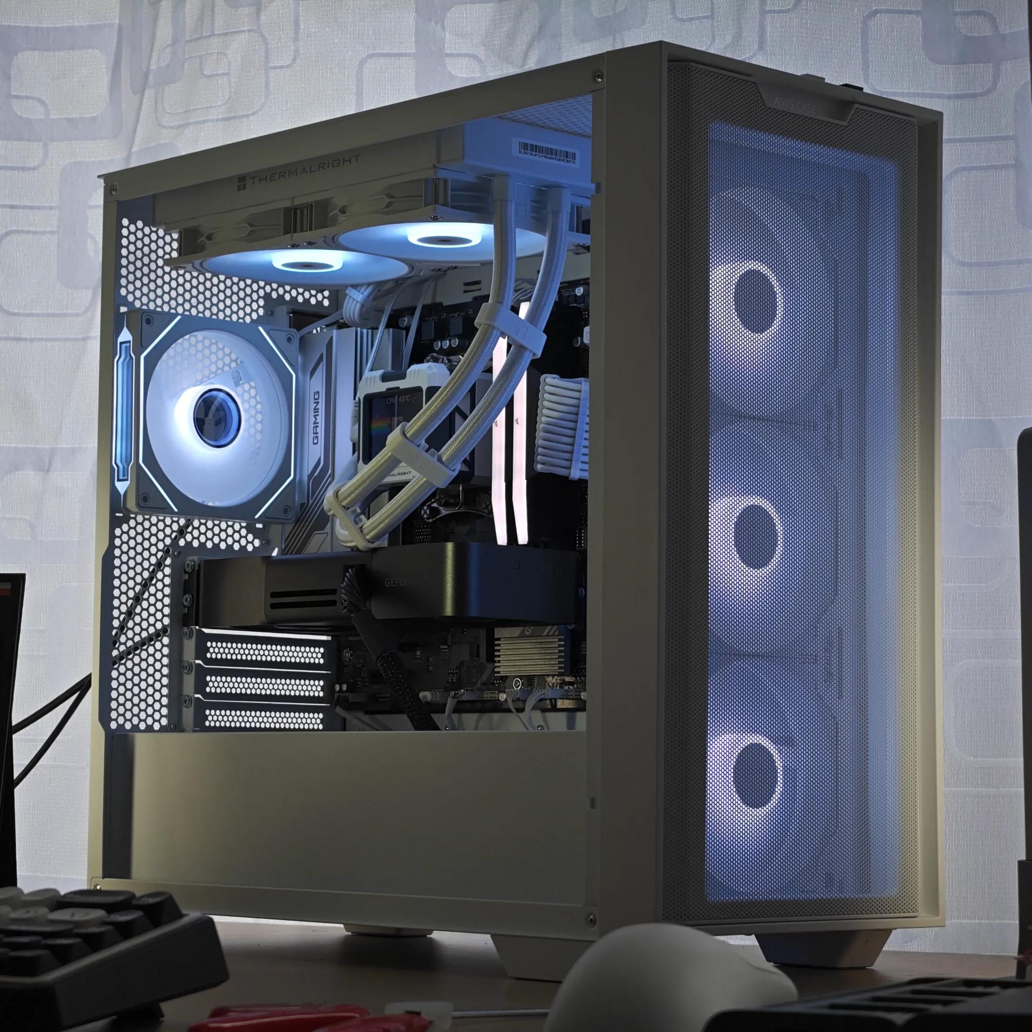 *SALE* Ryzen 7 8700F, RTX 5070 12GB, 2TB NVMe, 32GB DDR5, 2.4" LCD | Custom Gaming PC