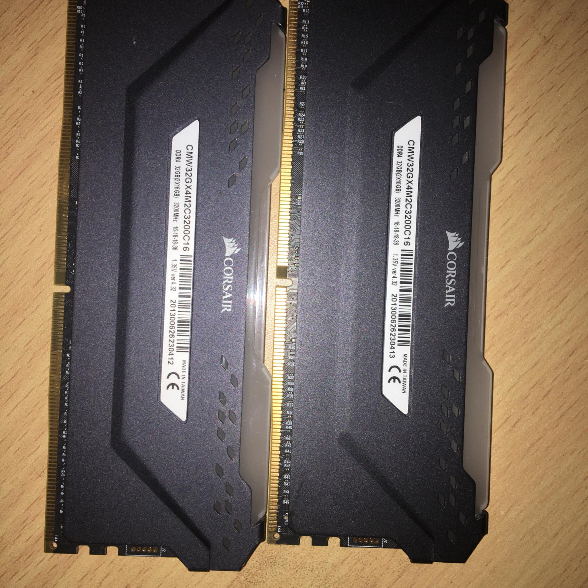 32Gb ram Corsair Vengeance Pro Rgb DDr4