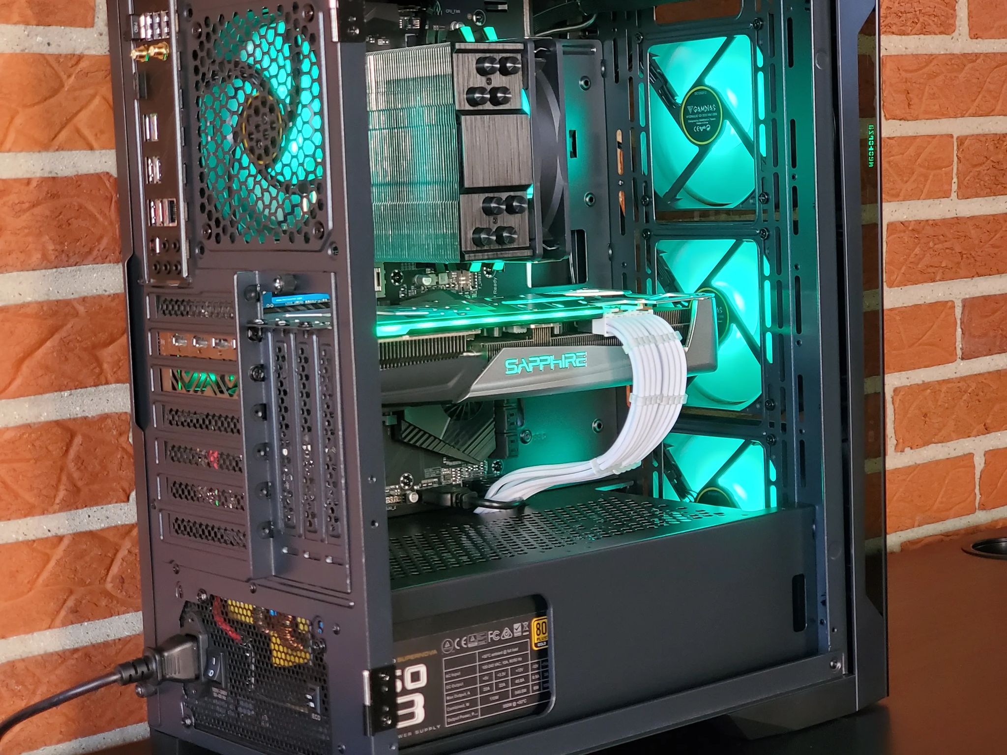 GAMING PC // RX 5700XT // RYZEN 5 // 16GB RAM