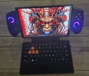 Onexplayer X1 Mini (8840u) 32gb / 1TB with Joycon controllers