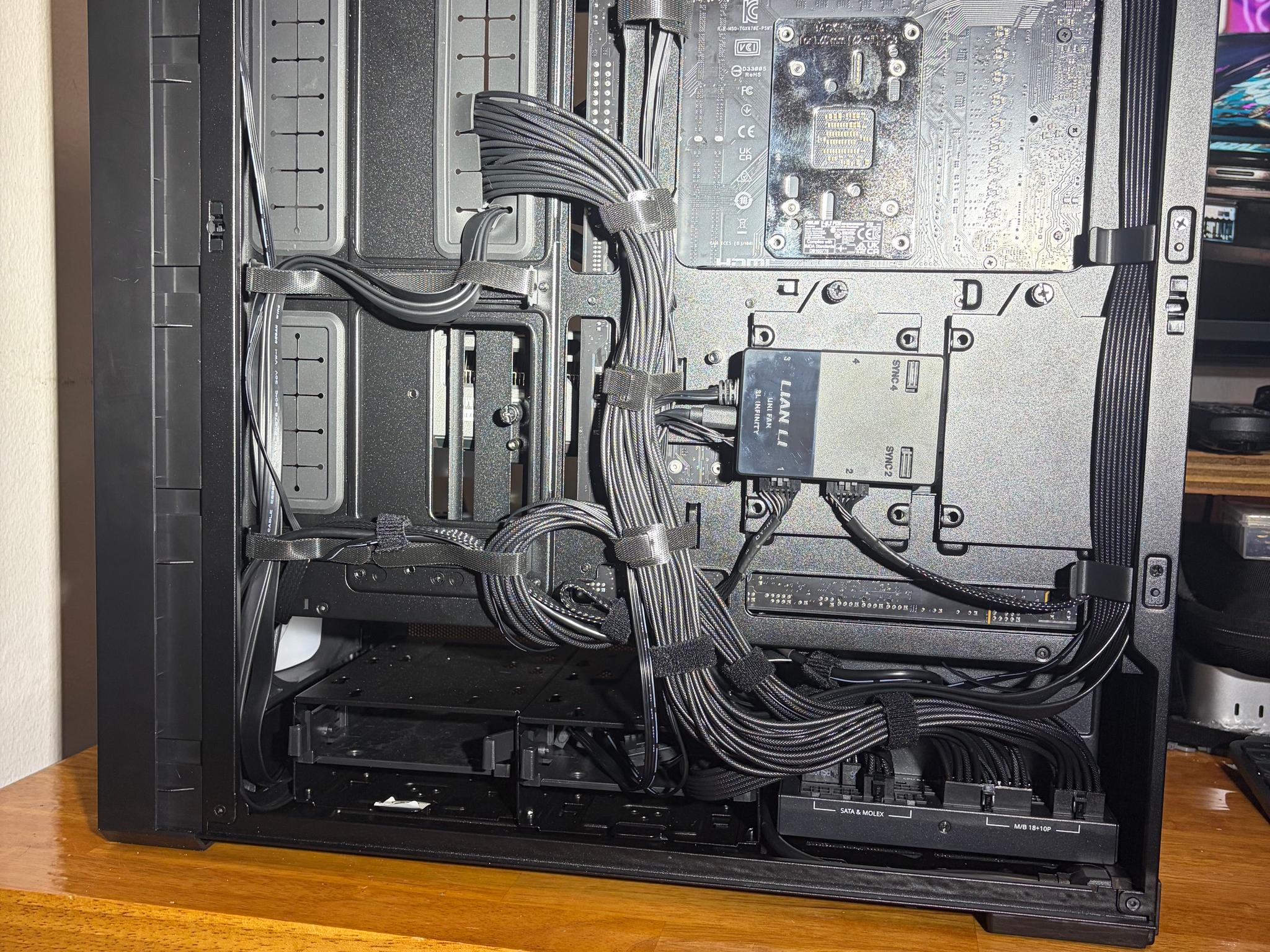 9800X3D / 5070 Ti / X870E /Gen5. ASUS TUF x Lian Li Premium Gaming PC