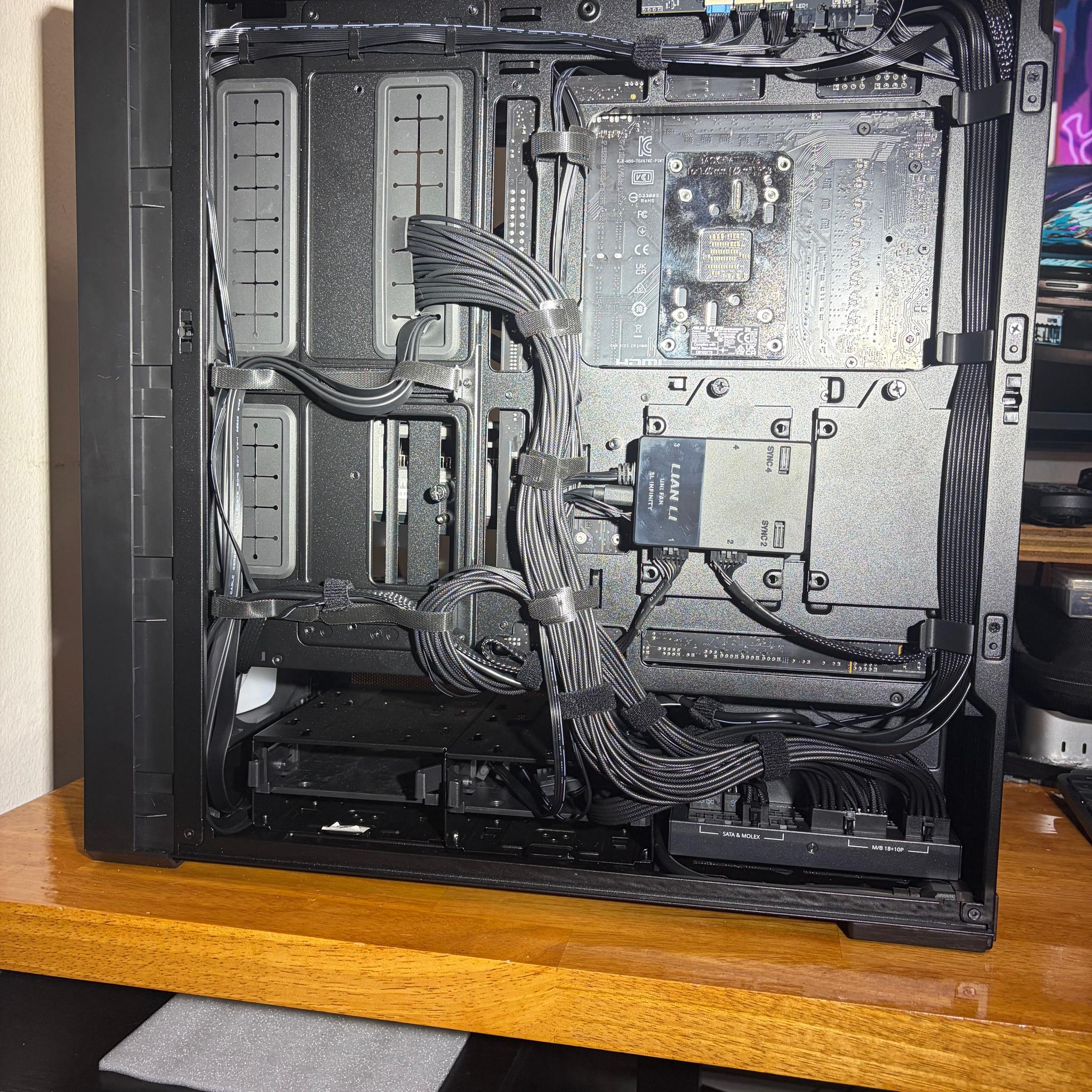 9800X3D / 5070 Ti / X870E /Gen5. ASUS TUF x Lian Li Premium Gaming PC