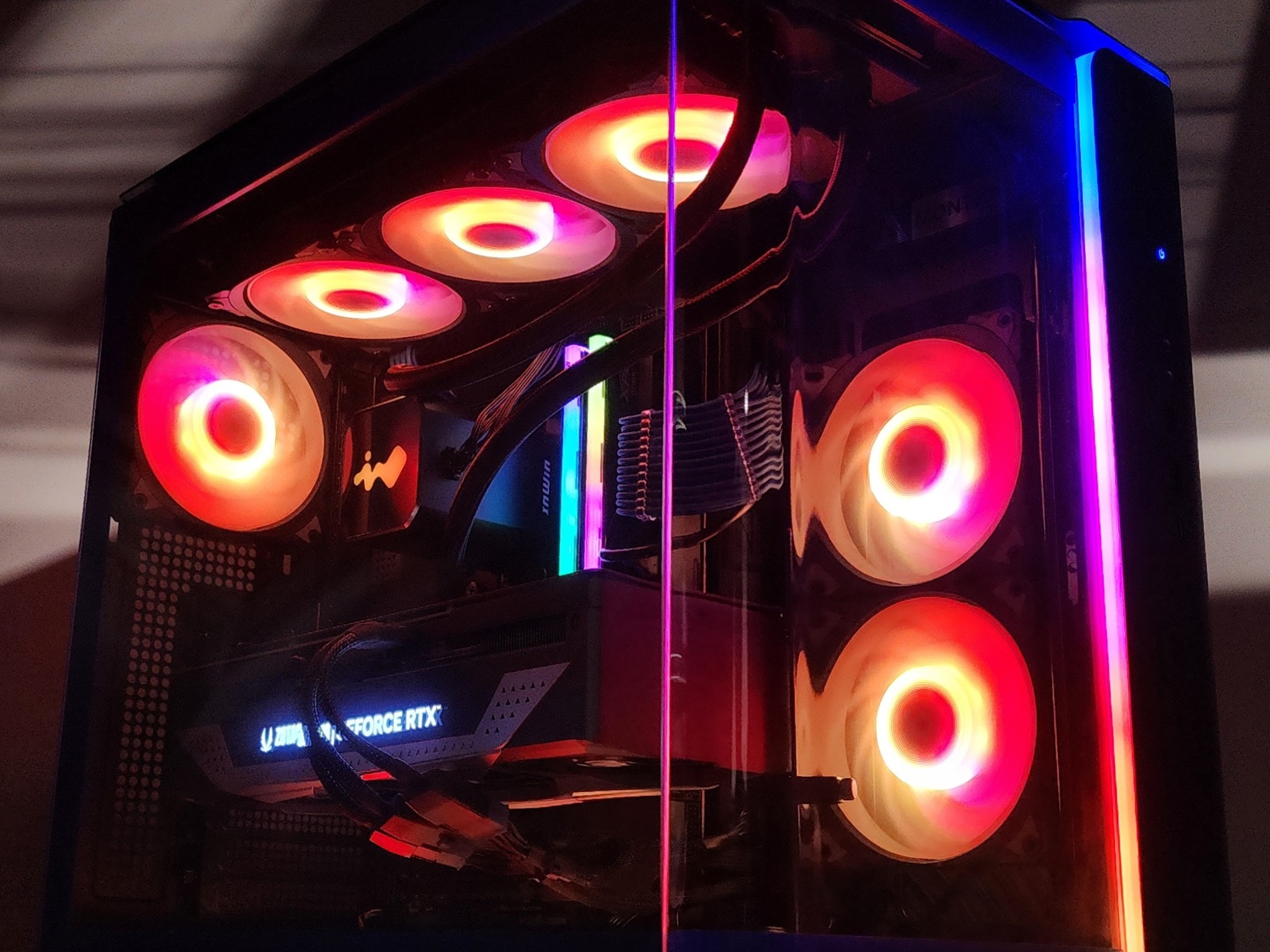 Gaming PC Ryzen 7 9700X 32GB RAM 2TB SSD RTX 4070 Ti SUPER 16GB Win11 Computer