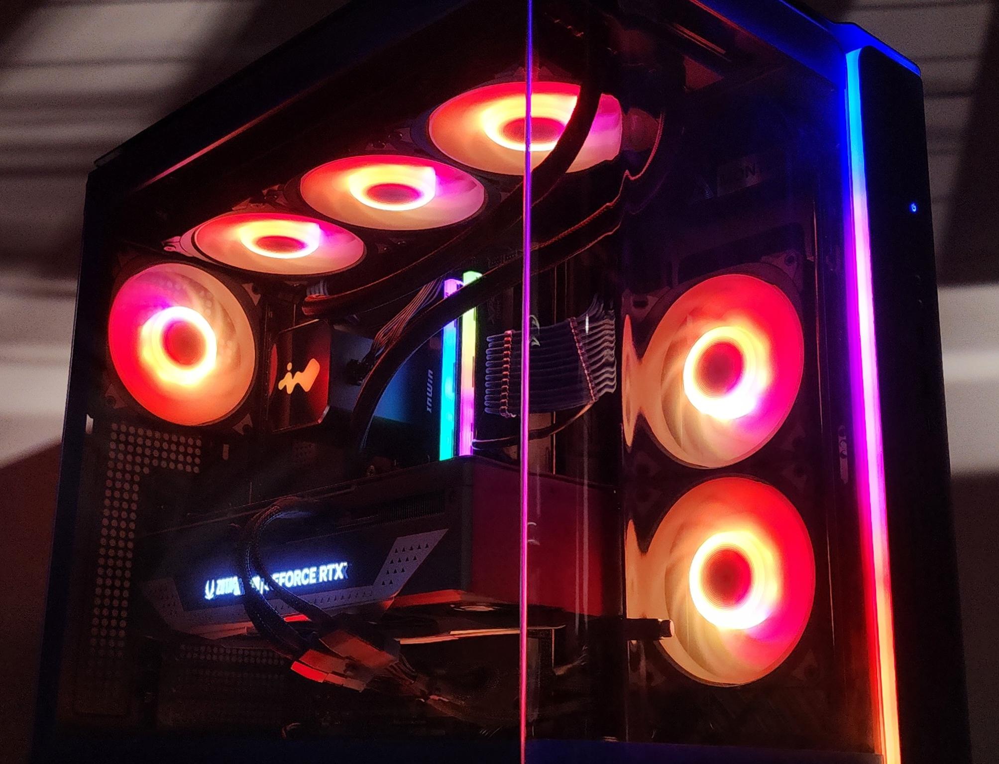 Gaming PC Ryzen 7 9700X 32GB RAM 2TB SSD RTX 4070 Ti SUPER 16GB Win11 Computer