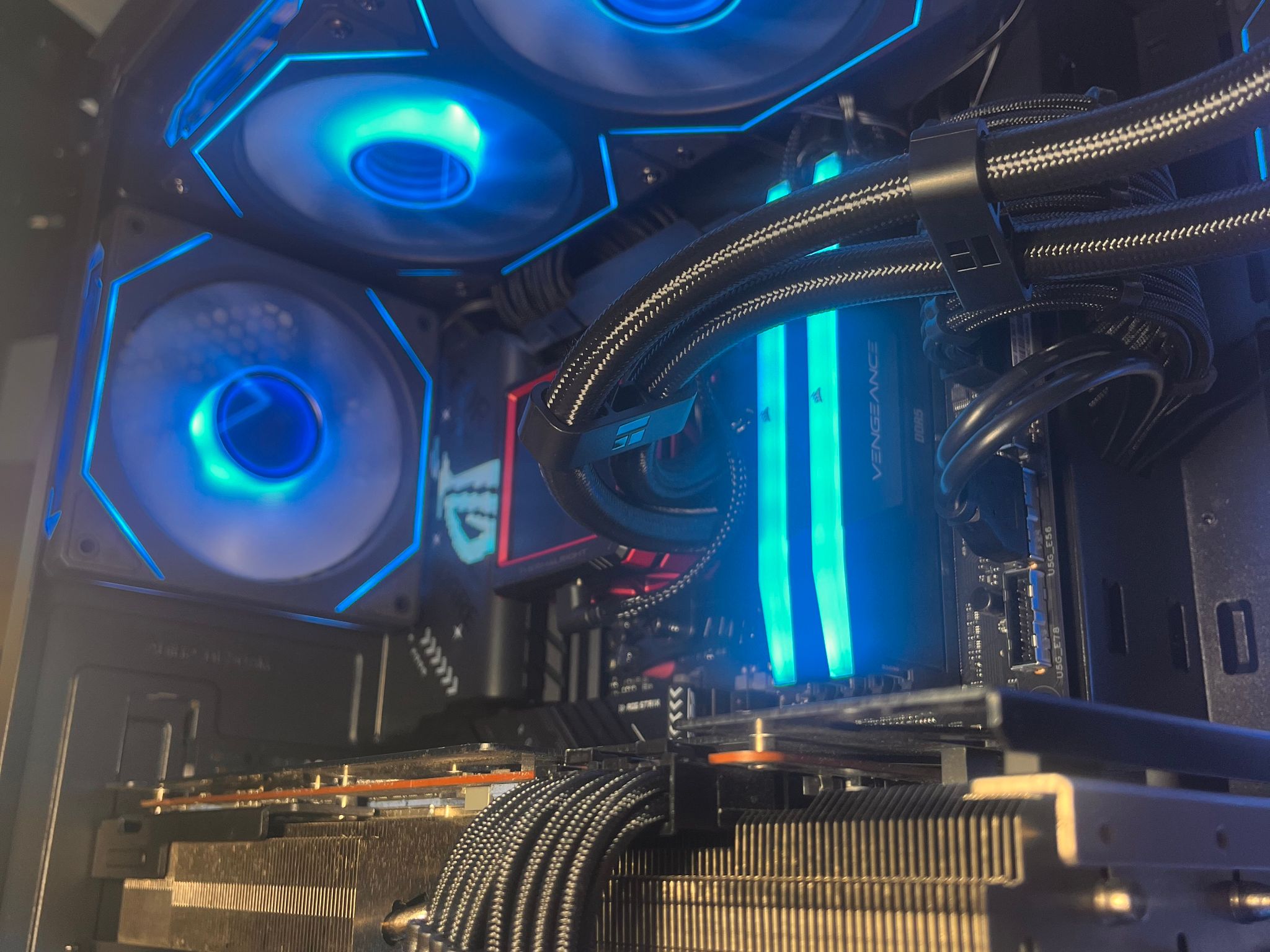 RX 7900 XTX | Ryzen 7 9800X3D | 32GB RAM | Gaming PC