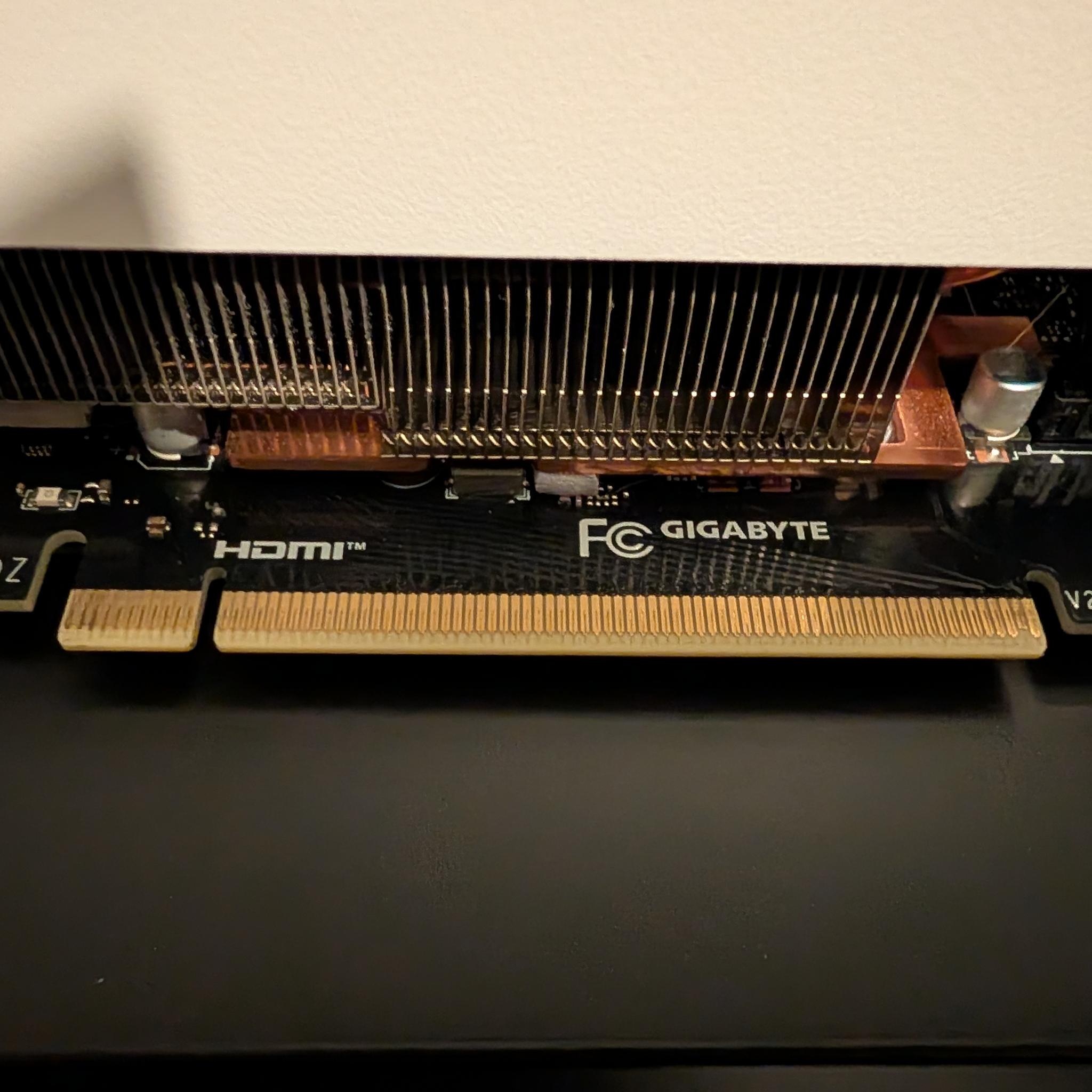 Gigabyte AERO 4070Ti Super (white)