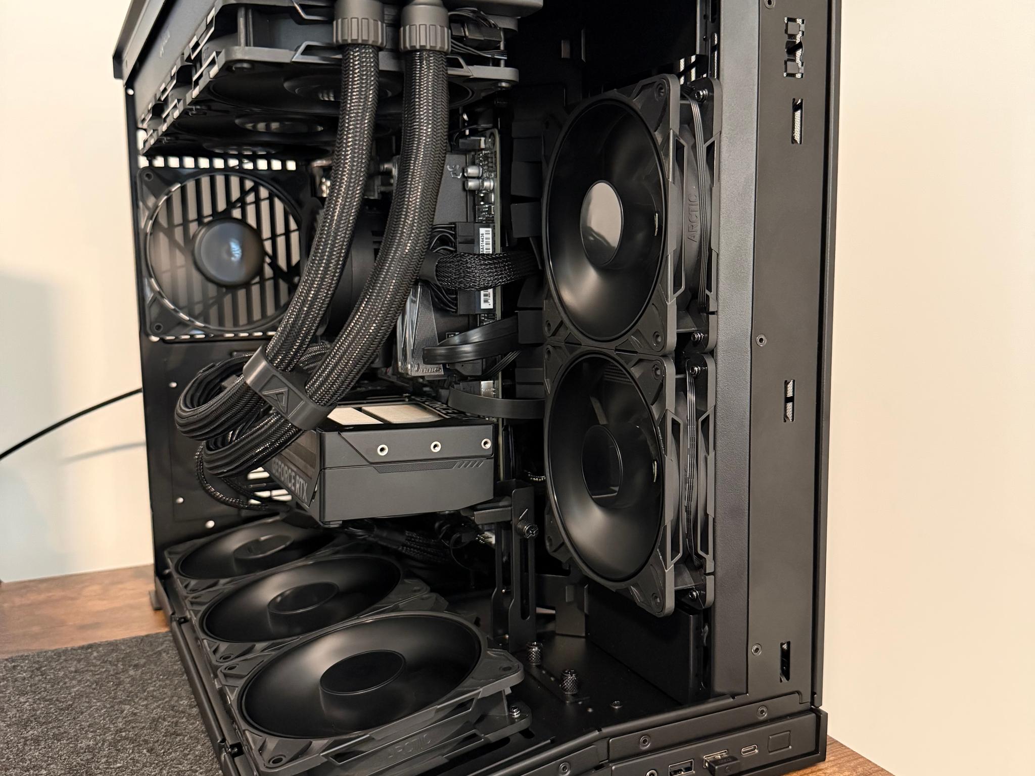 5070 12 GB | 9700x | 32 GB DDR5 | 1 TB M.2 4.0 | 10 x 3000 RPM Artic Fans | CUSTOM BLACK GAMING PC