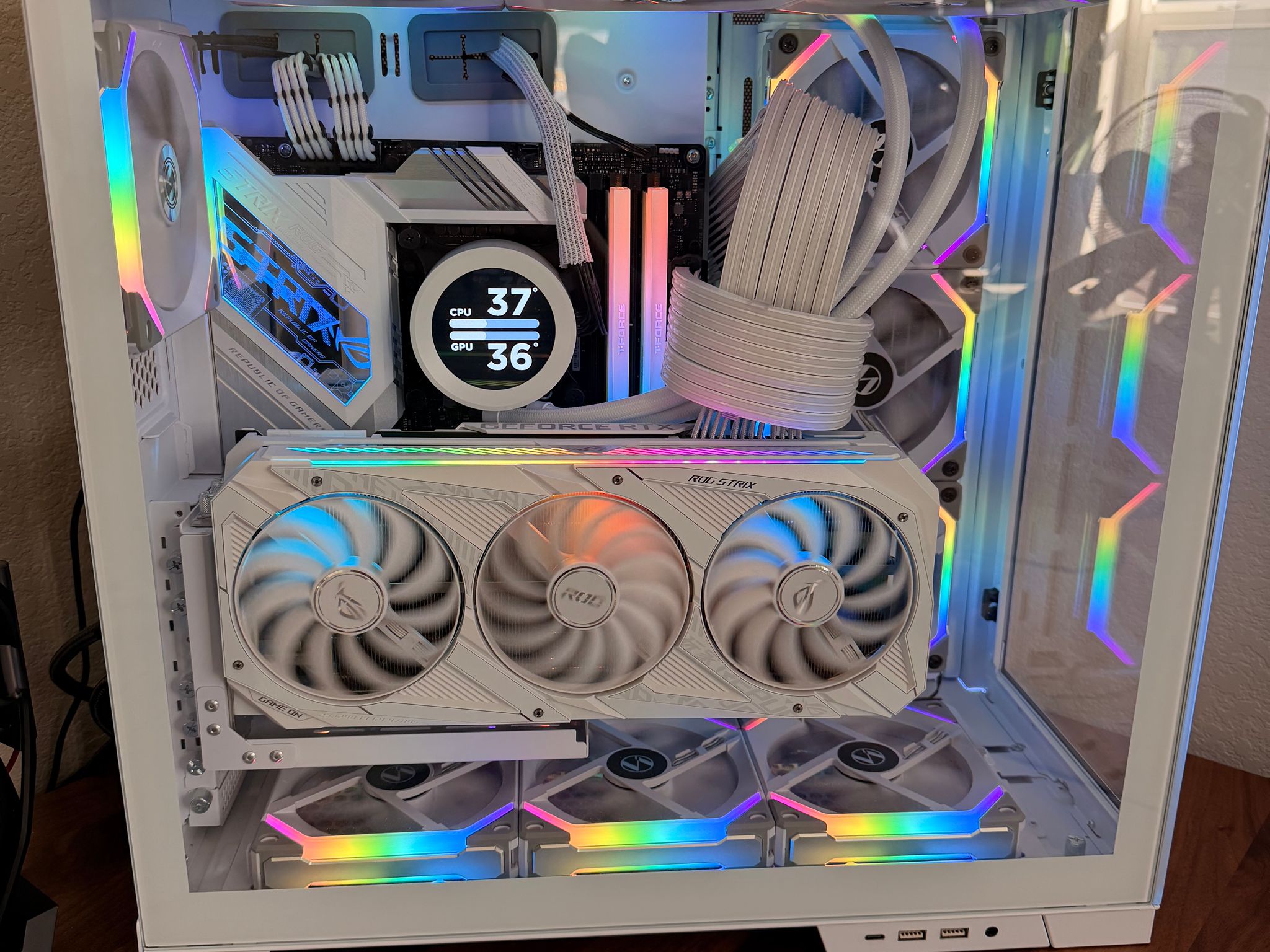 All White Gaming PC: i9 12900k paired with a Asus ROG Strix 3090