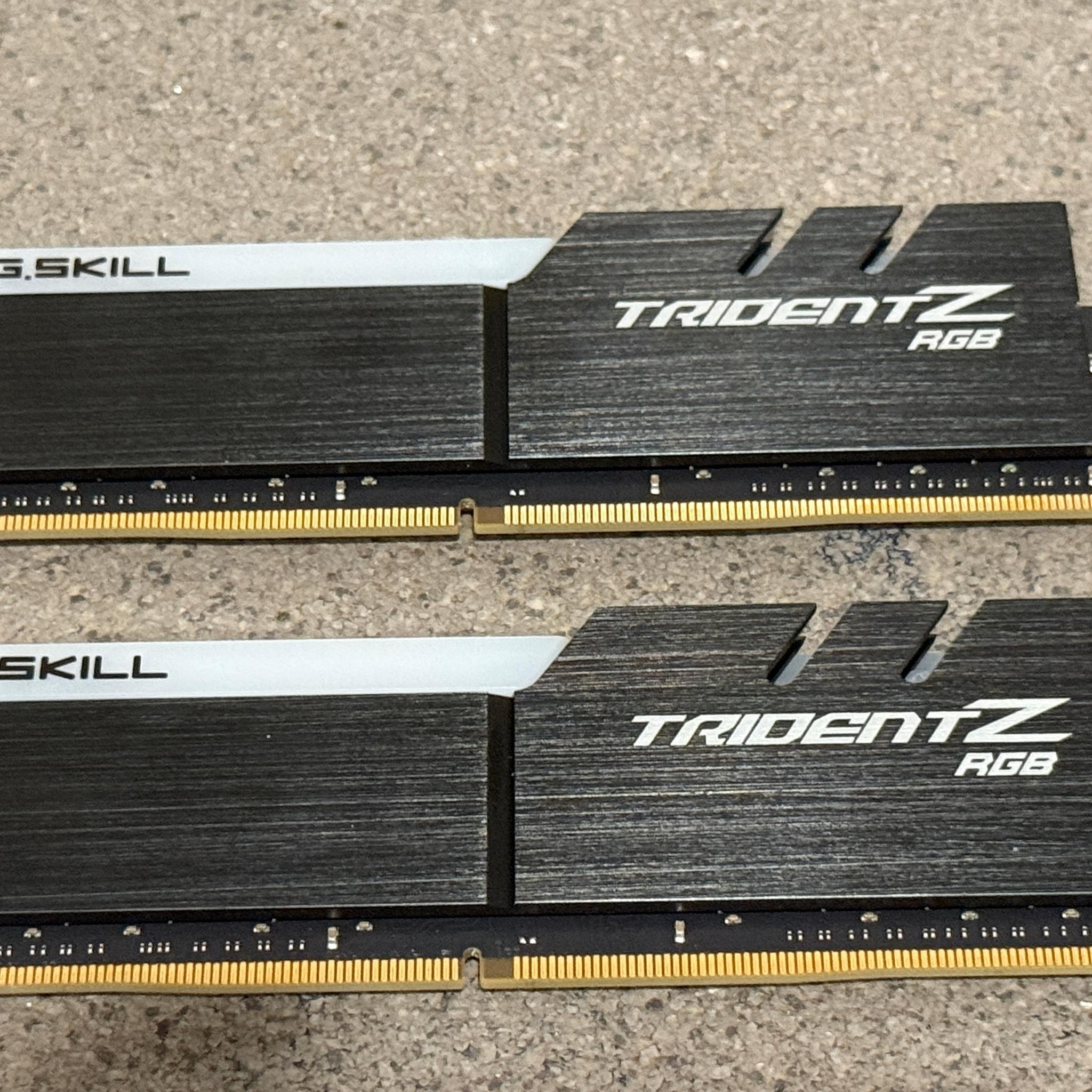 G.Skill Trident Z RGB 32GB (2×16GB) DDR4-3200 CL16-18-18-38