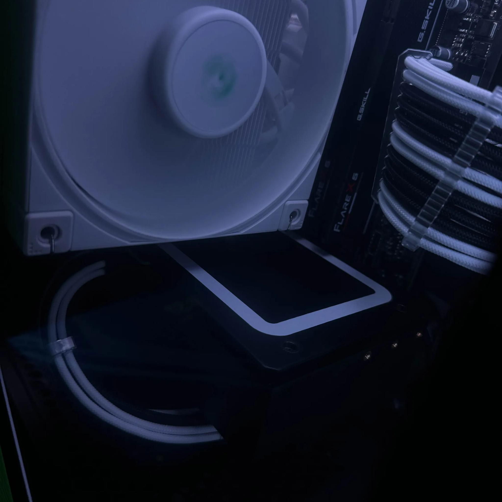 StormShade | RTX 4070 12 GB GDDR6X | Ryzen 5 7600 | 32 GB DDR5 | 2 TB SSD | High End Gaming PC
