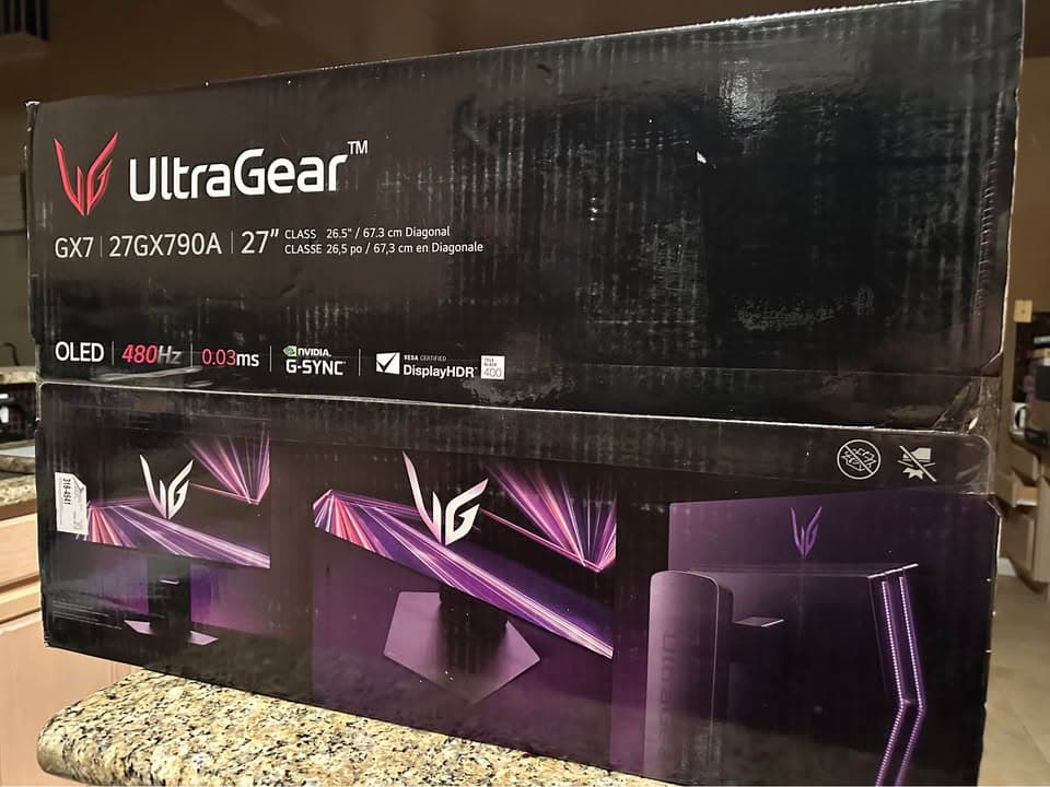 LG - UltraGear 27" OLED QHD 480Hz 0.03ms NVIDIA G-SYNC, AMD Freesync Premium Pro Gaming Monitor