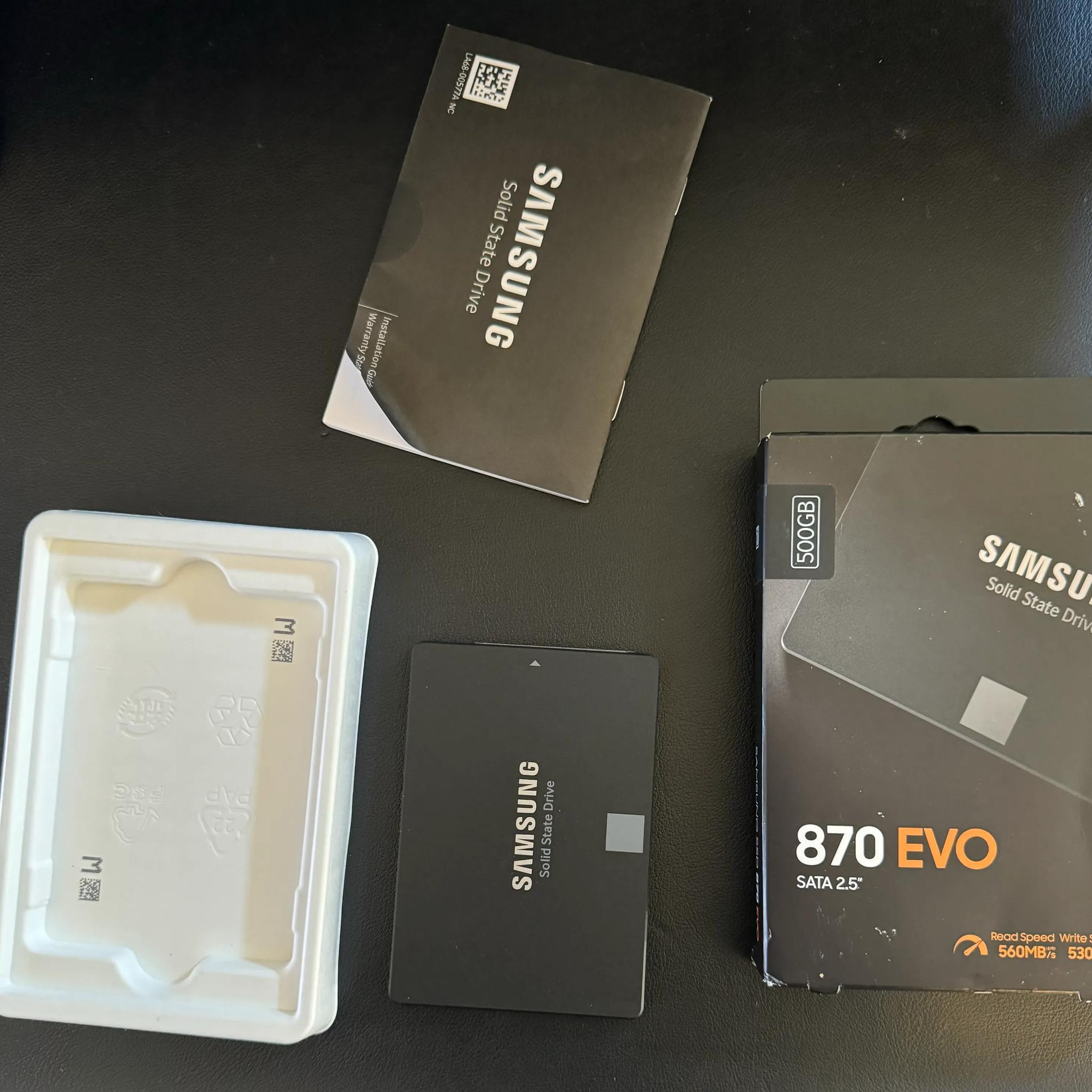 SAMSUNG 870 EVO