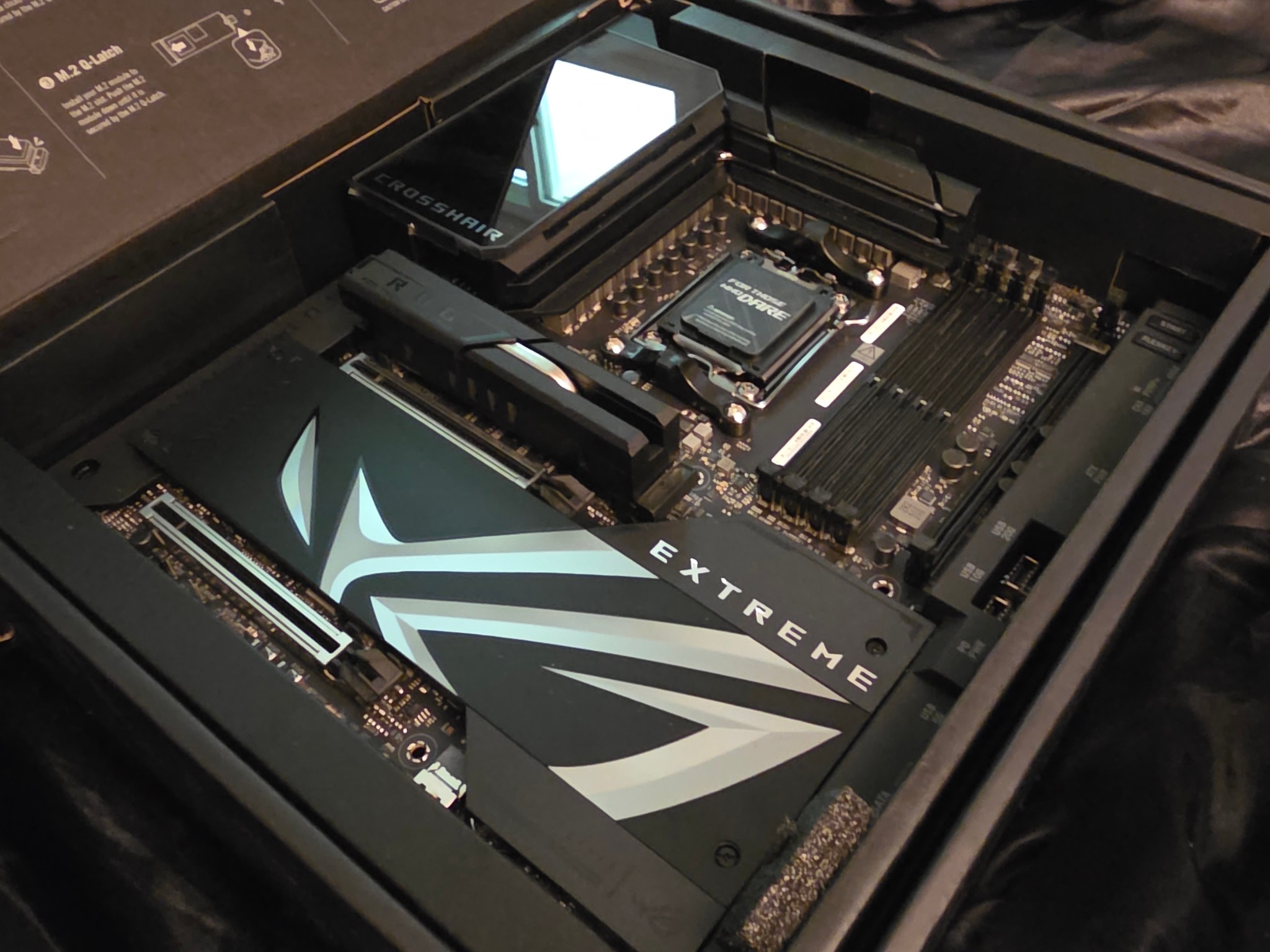 ROG CROSSHAIR X870E EXTREME + 9850X3D + 32 GB RAM 640 + 1TB NMVE